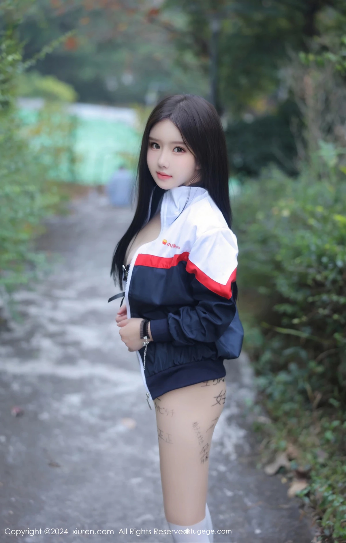 小薯条nienie户外性感学生运动装露超薄肉丝撩人绝美写真 第 71 张