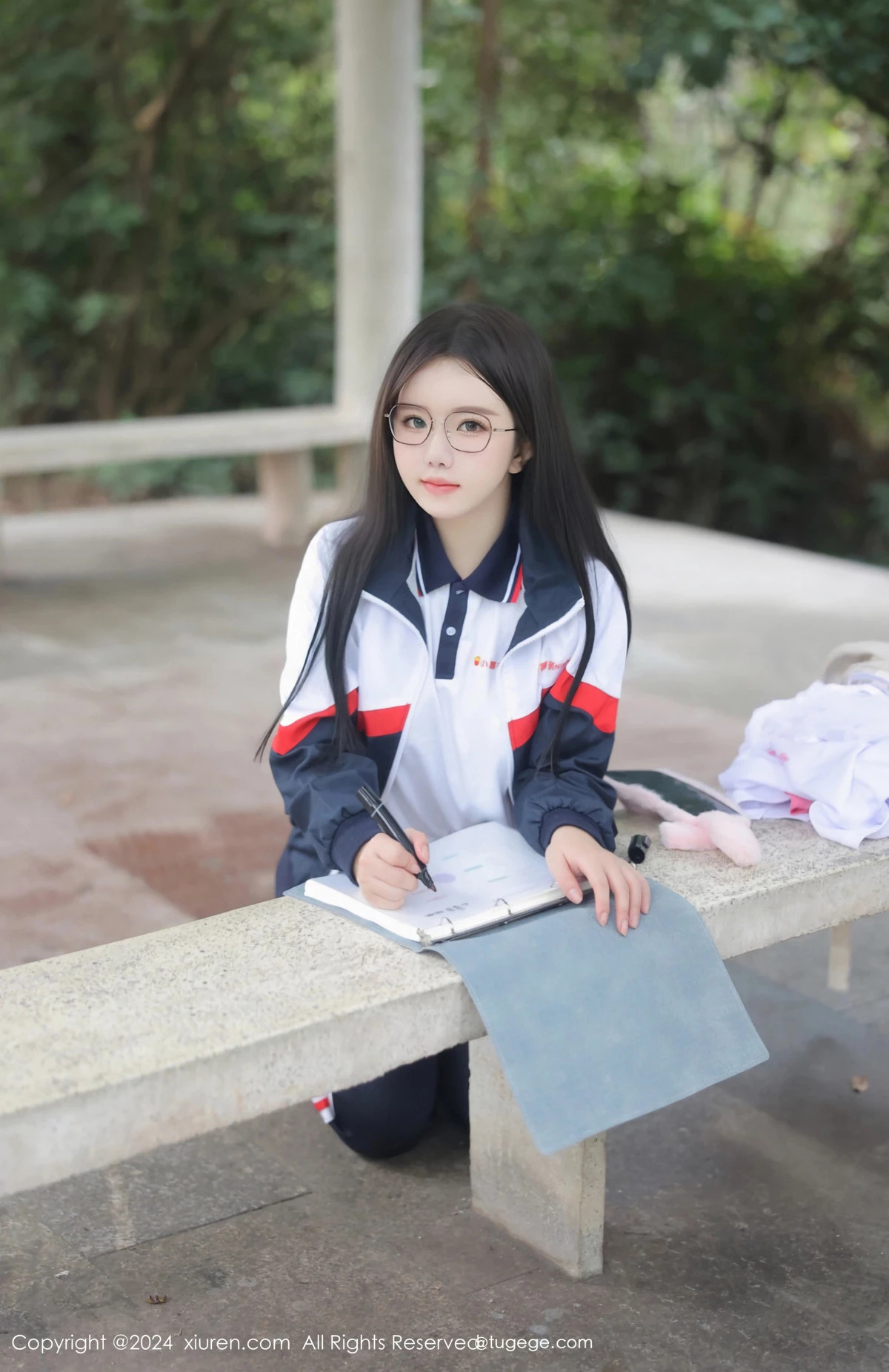 小薯条nienie户外性感学生运动装露超薄肉丝撩人绝美写真 第 73 张