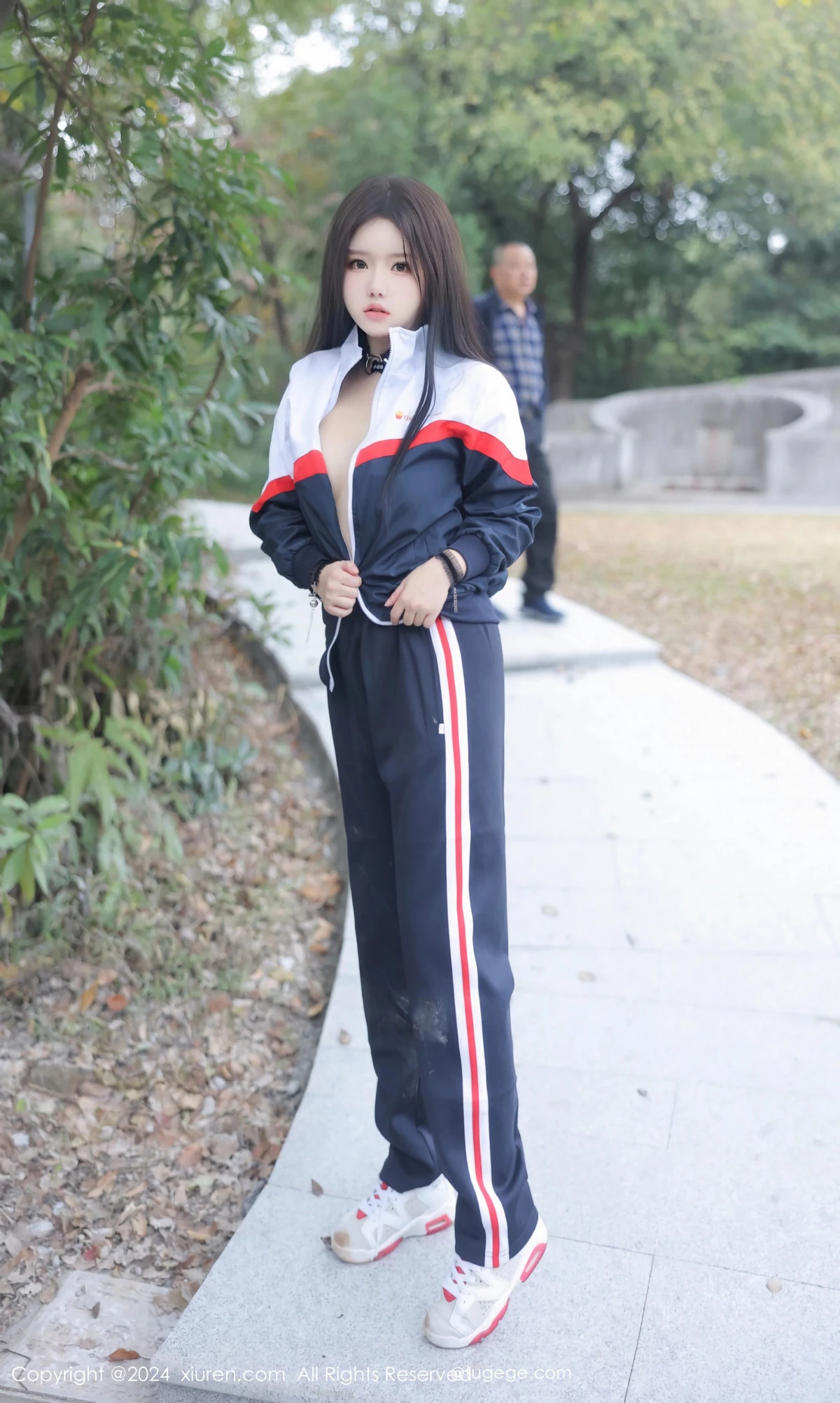 小薯条nienie户外性感学生运动装露超薄肉丝撩人绝美写真 第 78 张