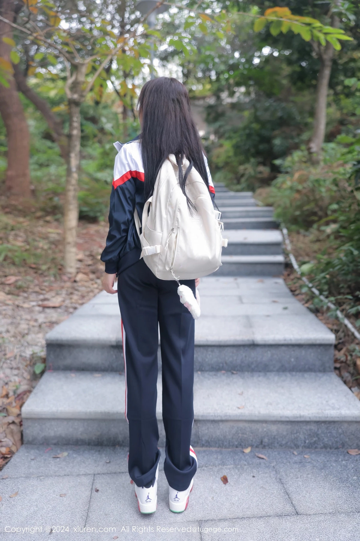 小薯条nienie户外性感学生运动装露超薄肉丝撩人绝美写真 第 8 张