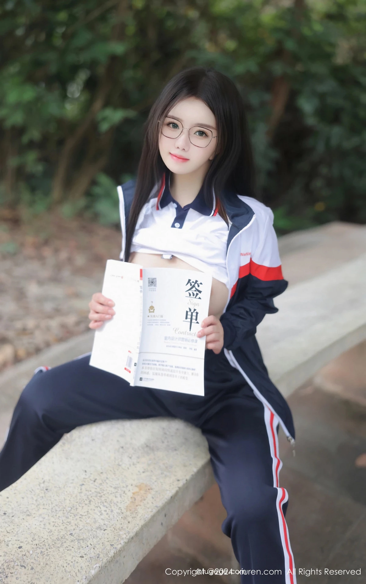 小薯条nienie户外性感学生运动装露超薄肉丝撩人绝美写真 第 82 张