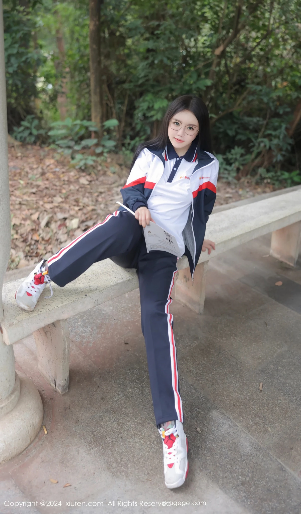 小薯条nienie户外性感学生运动装露超薄肉丝撩人绝美写真 第 85 张