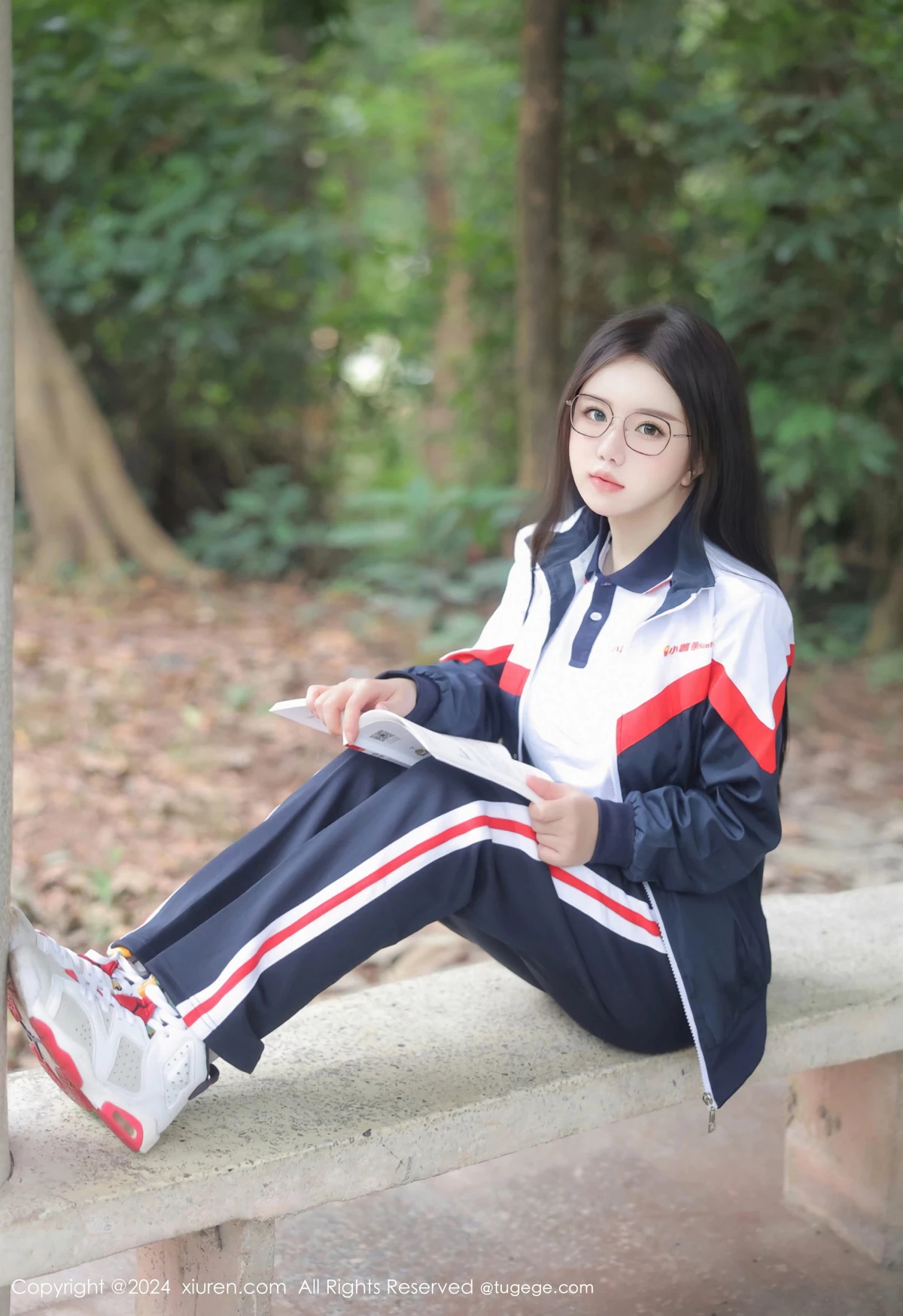 小薯条nienie户外性感学生运动装露超薄肉丝撩人绝美写真 第 87 张