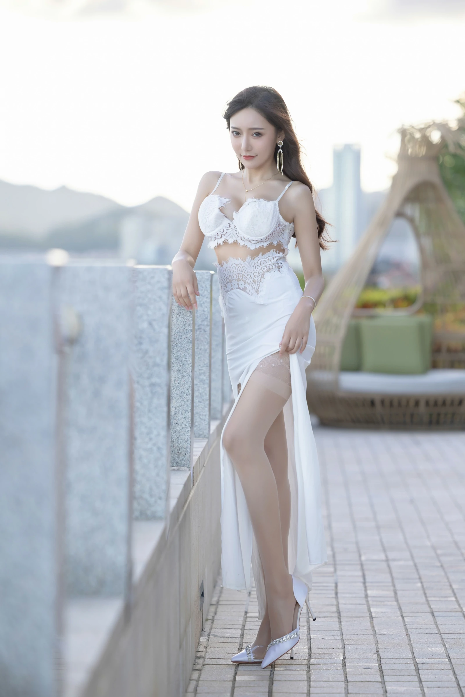 [秀人付费] 王馨瑶Yanni 诱人私拍福利 白色裙子灰色旗袍 第 3 张