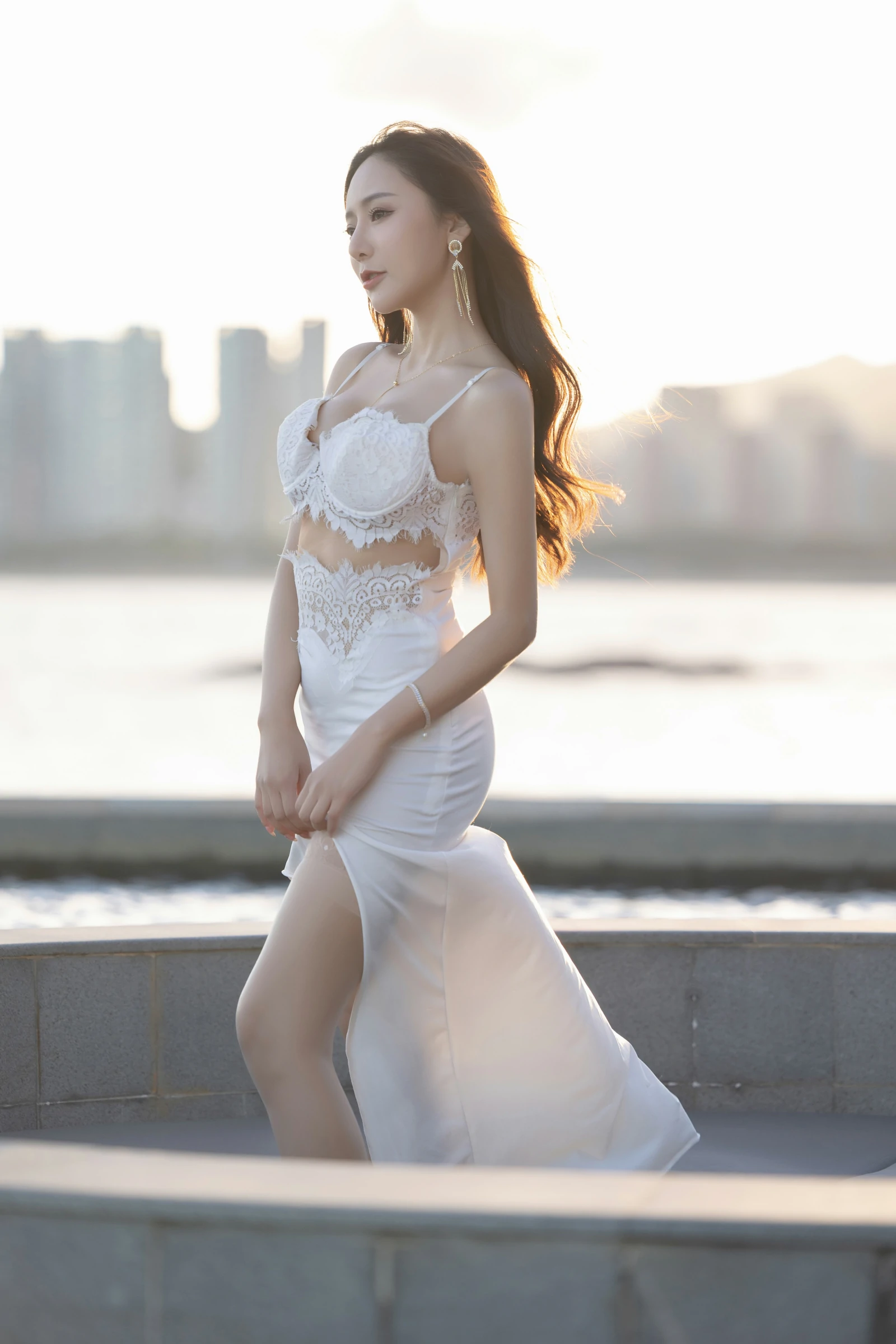 [秀人付费] 王馨瑶Yanni 诱人私拍福利 白色裙子灰色旗袍 第 9 张