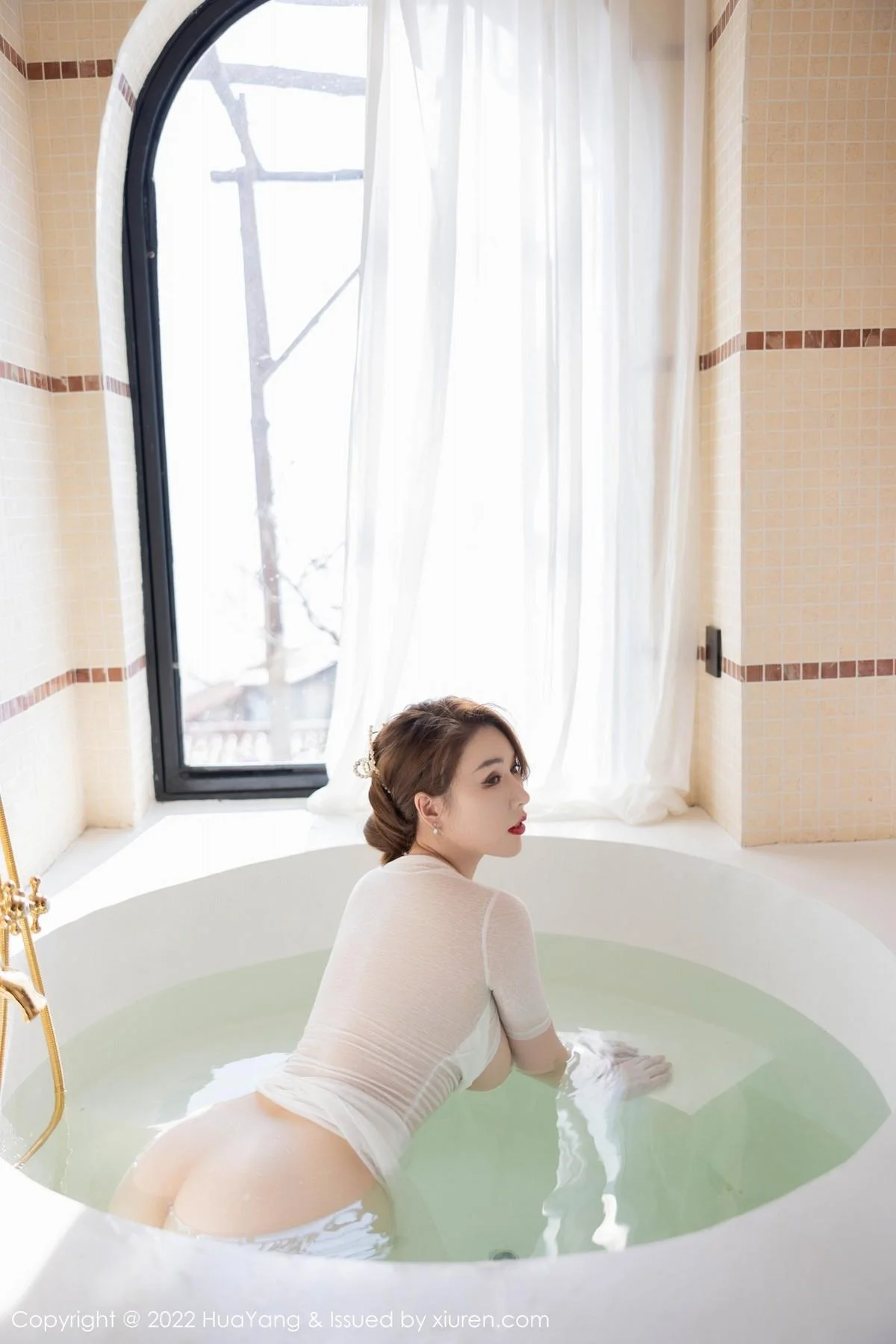 尤妮丝Egg大理旅拍浴室白色薄透长裙秀丰满身材绝美写真 第 104 张