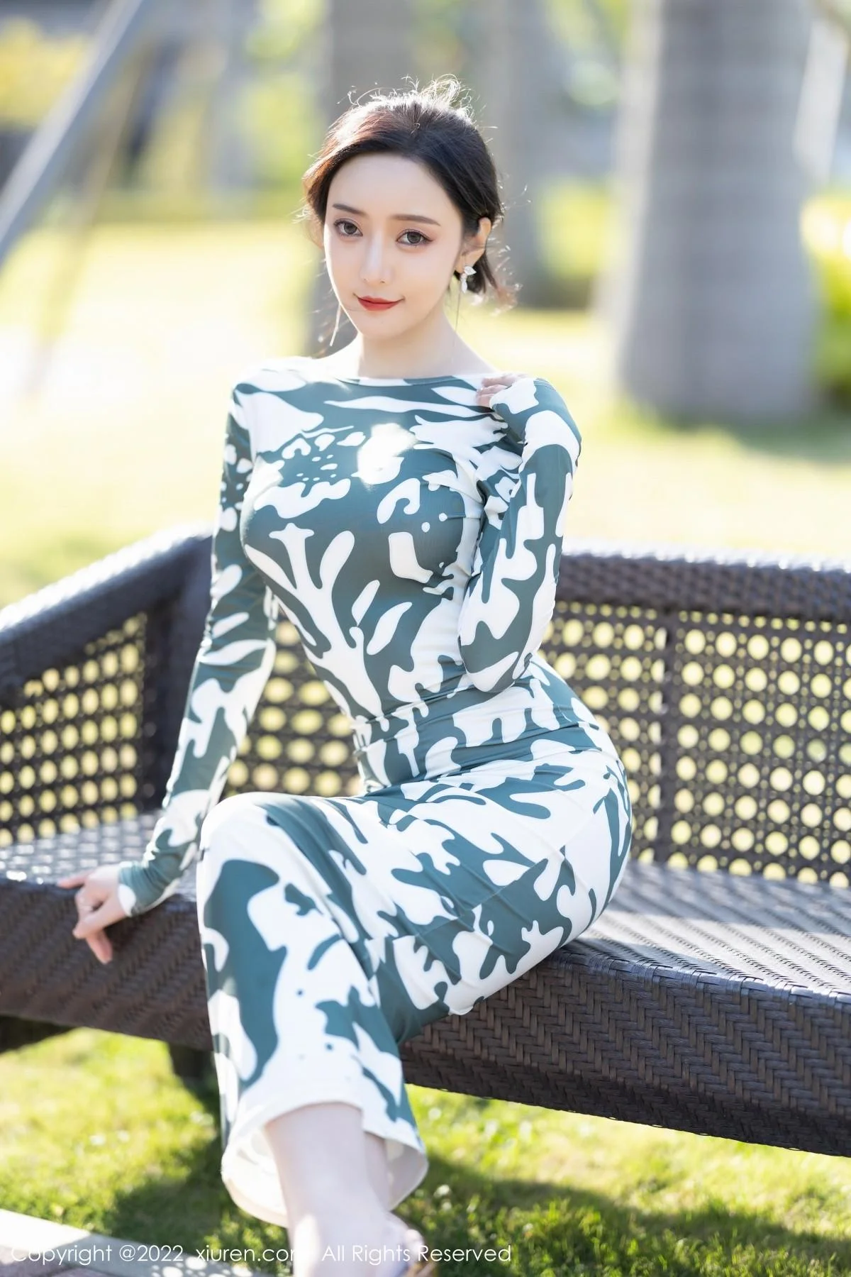 王馨瑶yanni厦门旅拍脱紧身连衣裙露灰色蕾丝内衣绝美写真 第 21 张