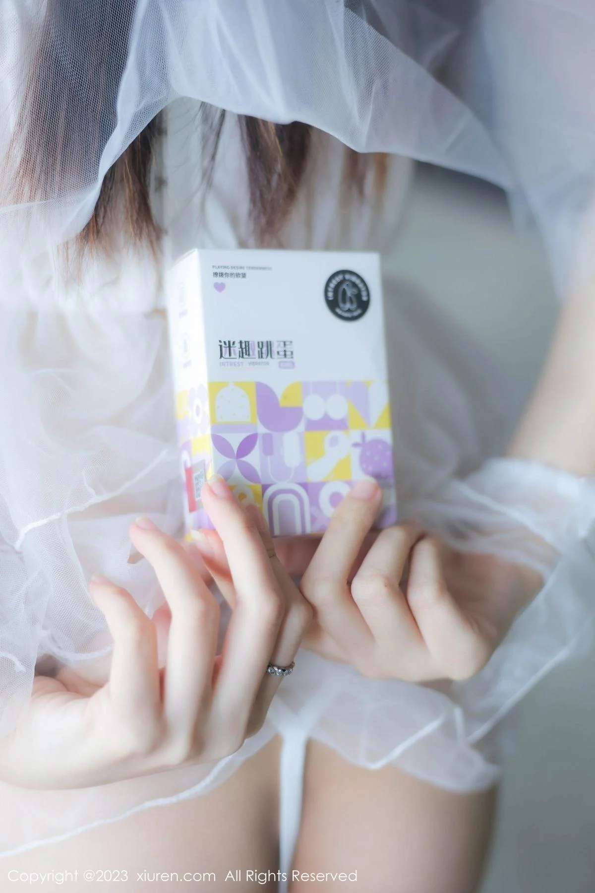 幼幼性感白色情趣婚纱服饰配白色丝袜秀完美身材绝美写真 第 13 张