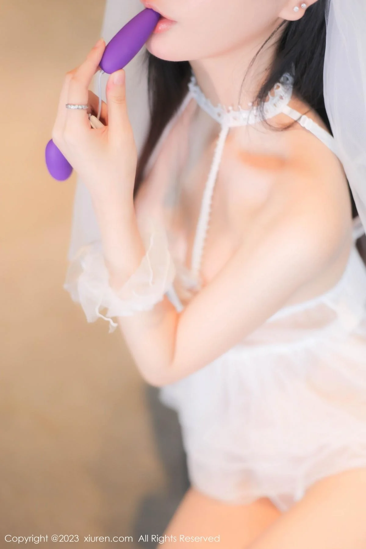幼幼性感白色情趣婚纱服饰配白色丝袜秀完美身材绝美写真 第 21 张