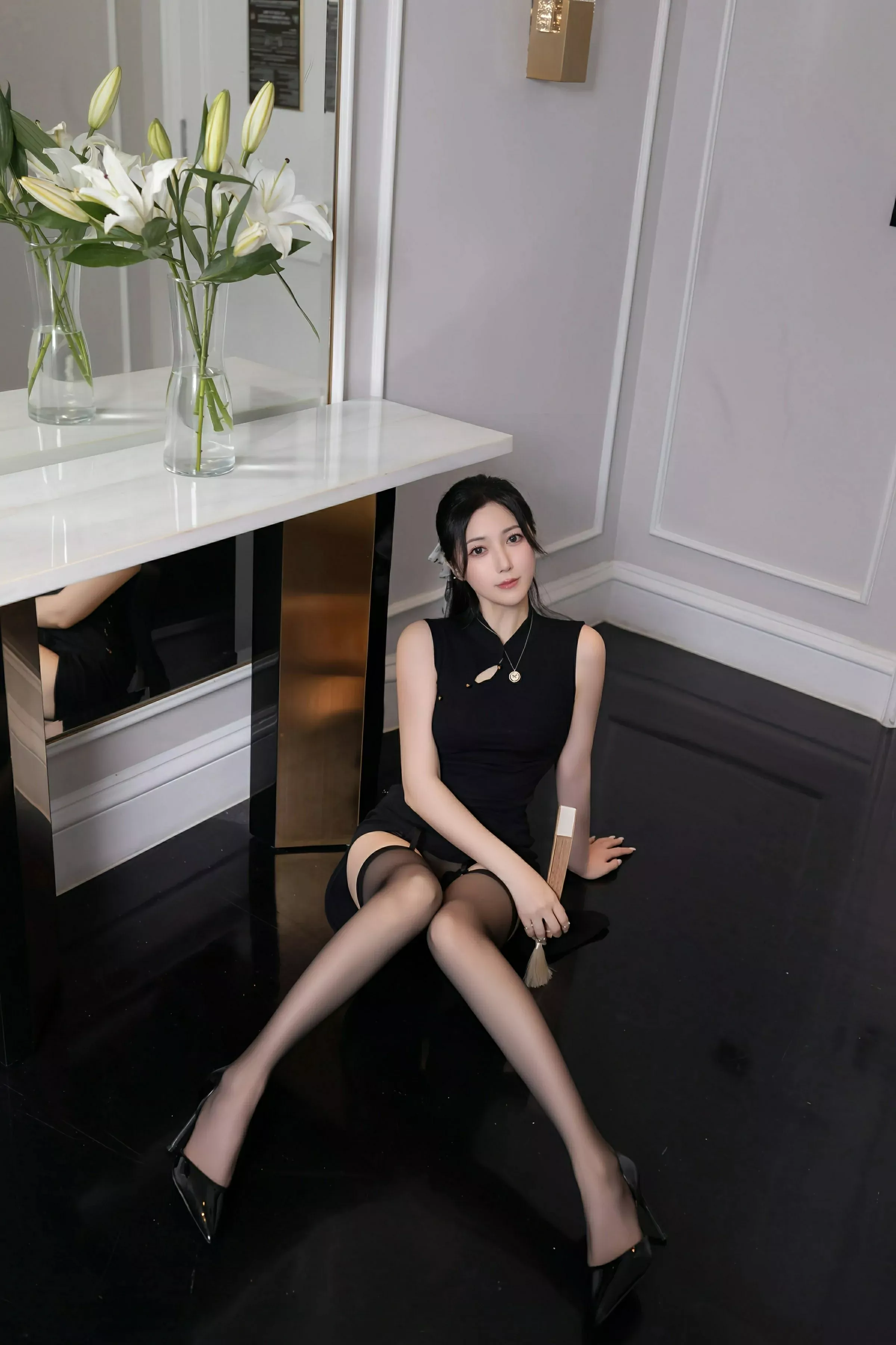 鱼子酱Fish性感黑色连衣长裙露黑色内衣秀婀娜身段绝美写真 第 16 张