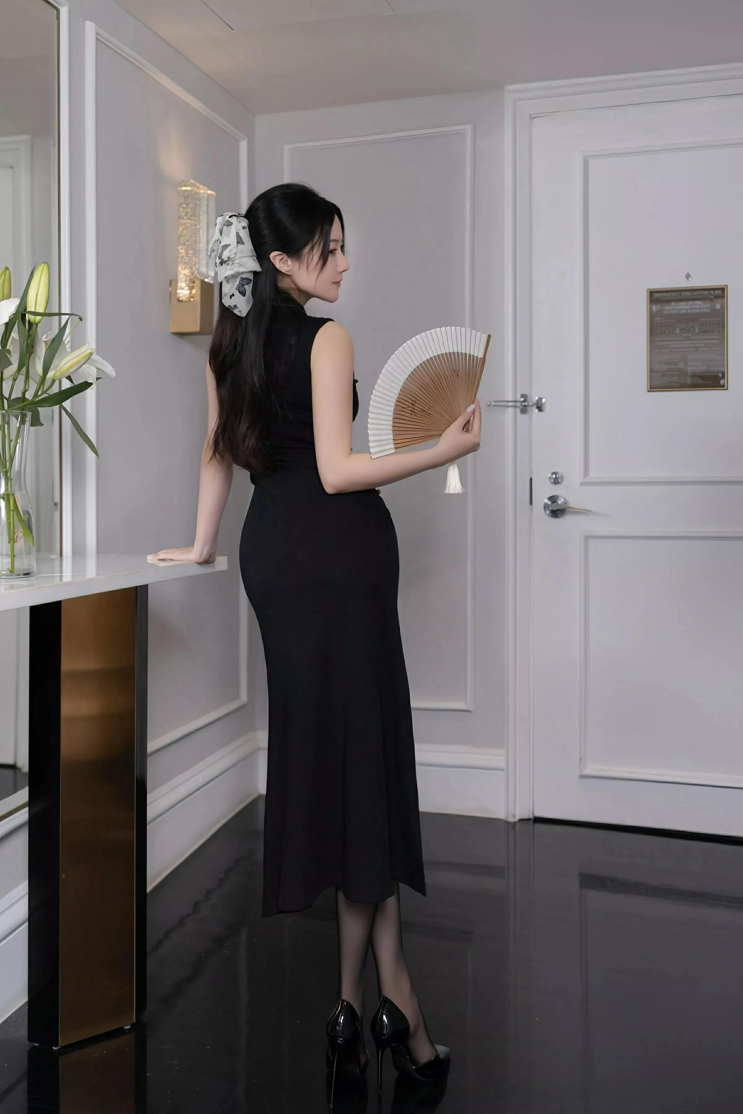 鱼子酱Fish性感黑色连衣长裙露黑色内衣秀婀娜身段绝美写真 第 26 张
