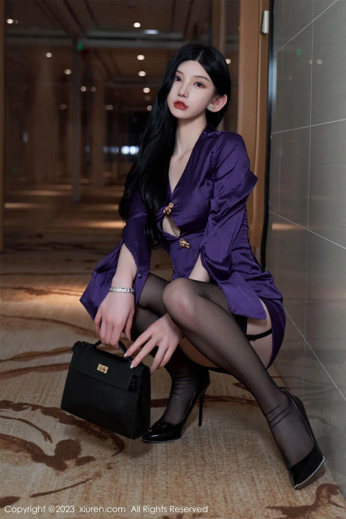 周于希Sally紫色上衣露性感黑色情趣服秀惹火身材绝美写真 第 14 张