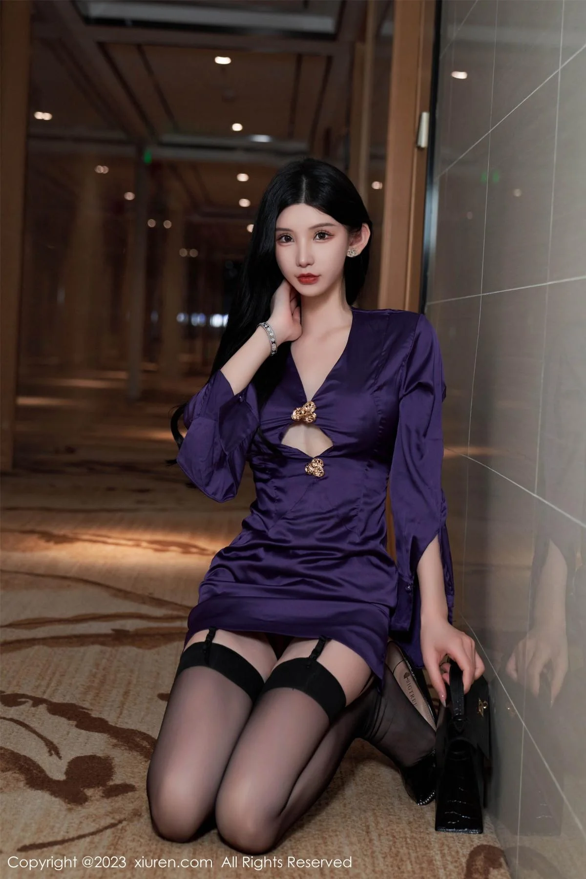 周于希Sally紫色上衣露性感黑色情趣服秀惹火身材绝美写真 第 17 张