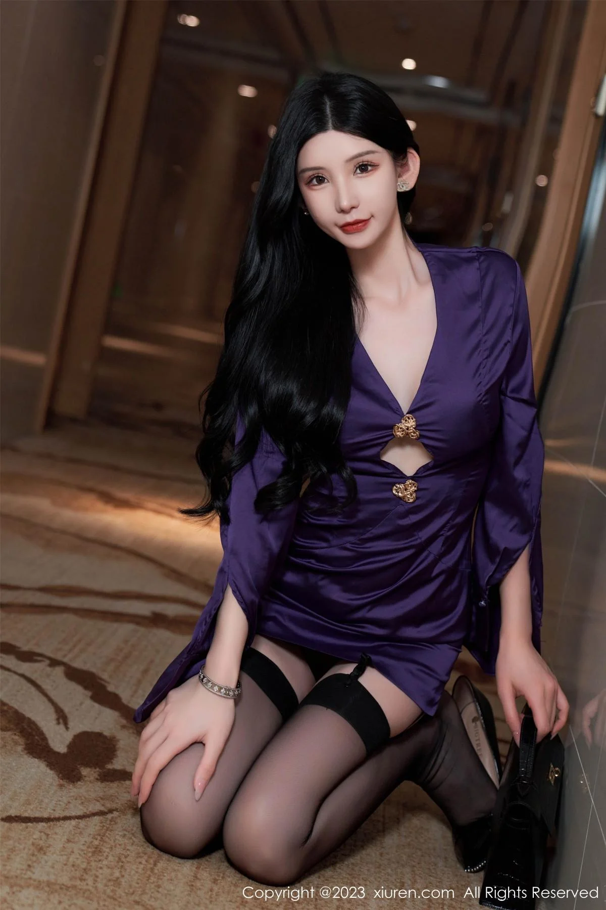 周于希Sally紫色上衣露性感黑色情趣服秀惹火身材绝美写真 第 18 张