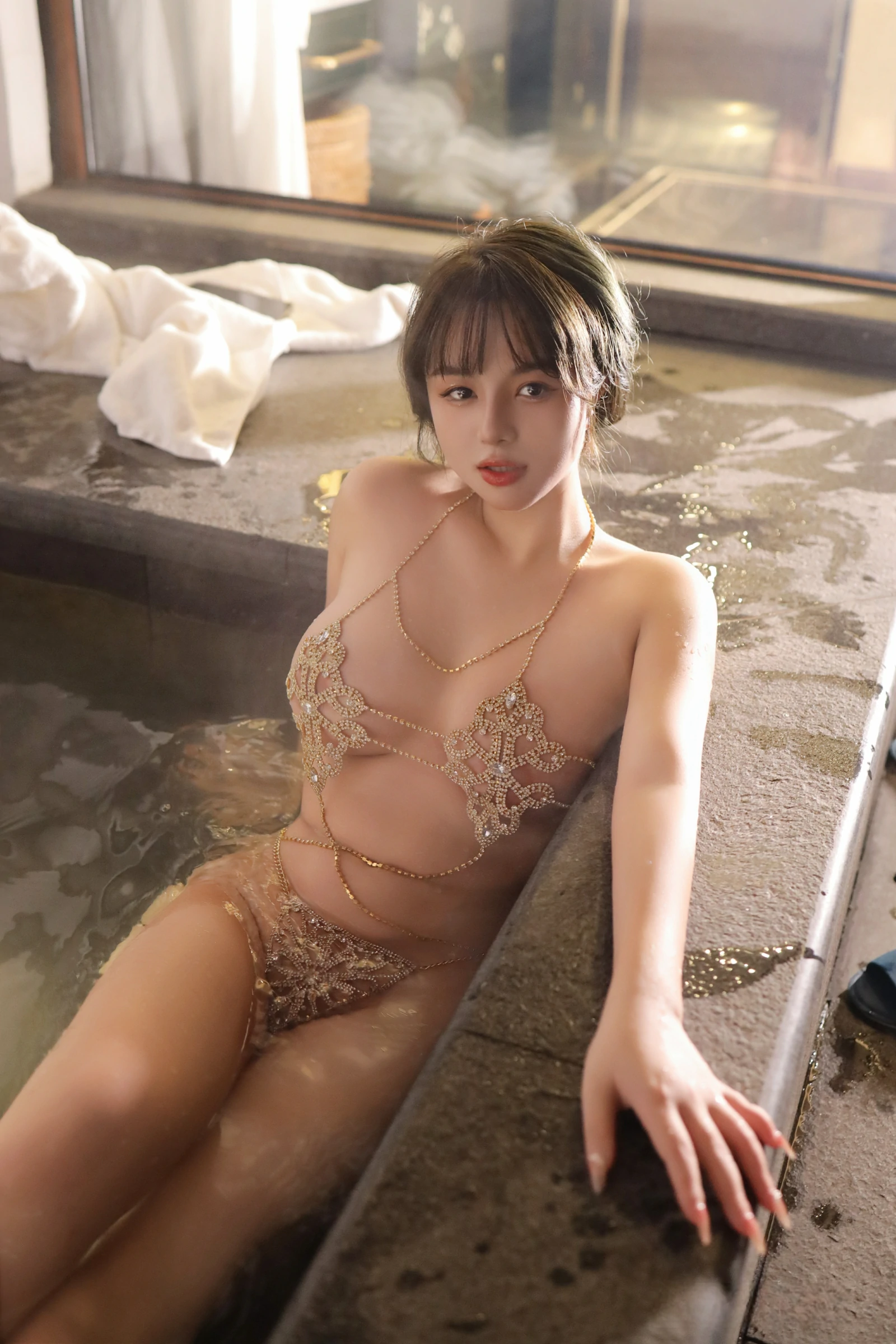[秀人付费] 沈思怡 诱人私拍福利 温泉 第 12 张