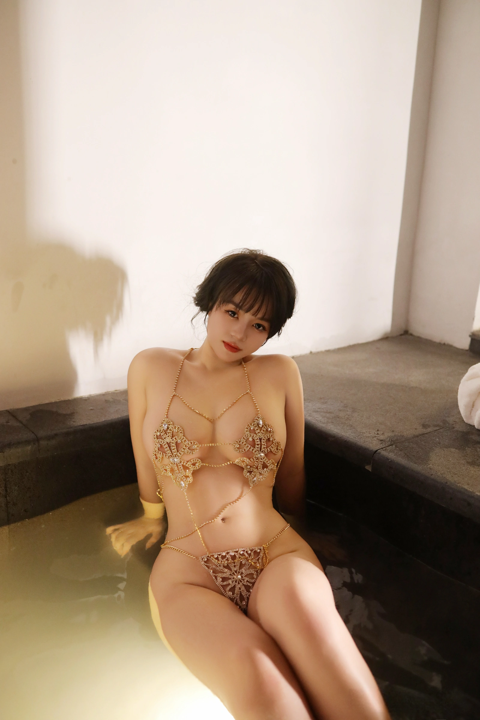 [秀人付费] 沈思怡 诱人私拍福利 温泉 第 49 张