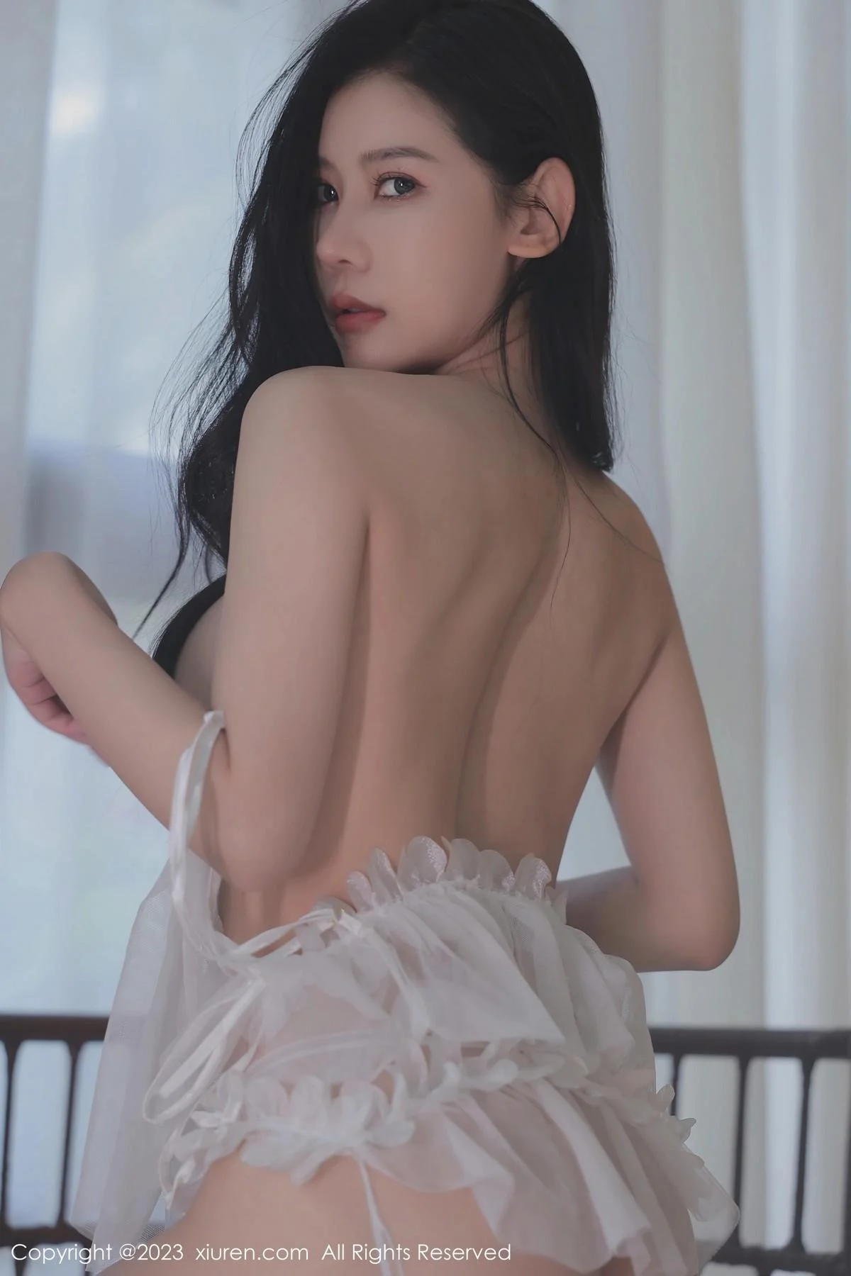 尹甜甜性感白色网纱情趣服饰配白丝袜秀完美身材绝美写真 第 32 张