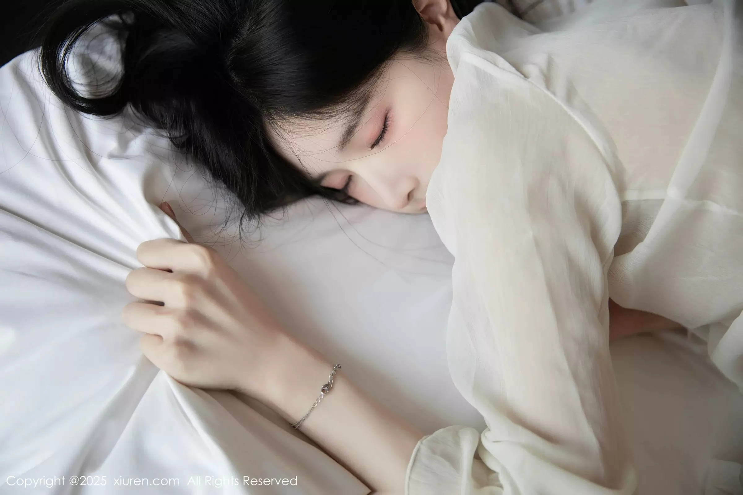 布丁wow性感白色上衣配黑短裙露超薄黑丝秀美腿绝美写真 第 143 张