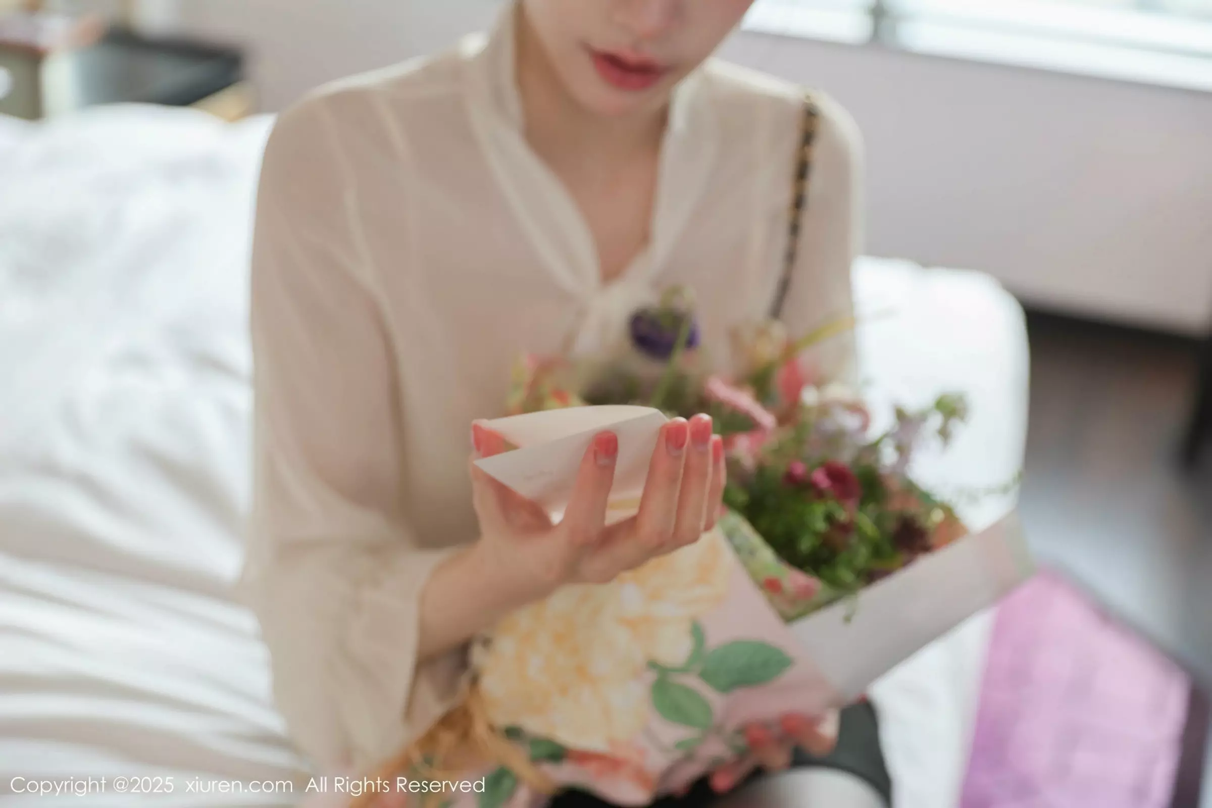 布丁wow性感白色上衣配黑短裙露超薄黑丝秀美腿绝美写真 第 18 张