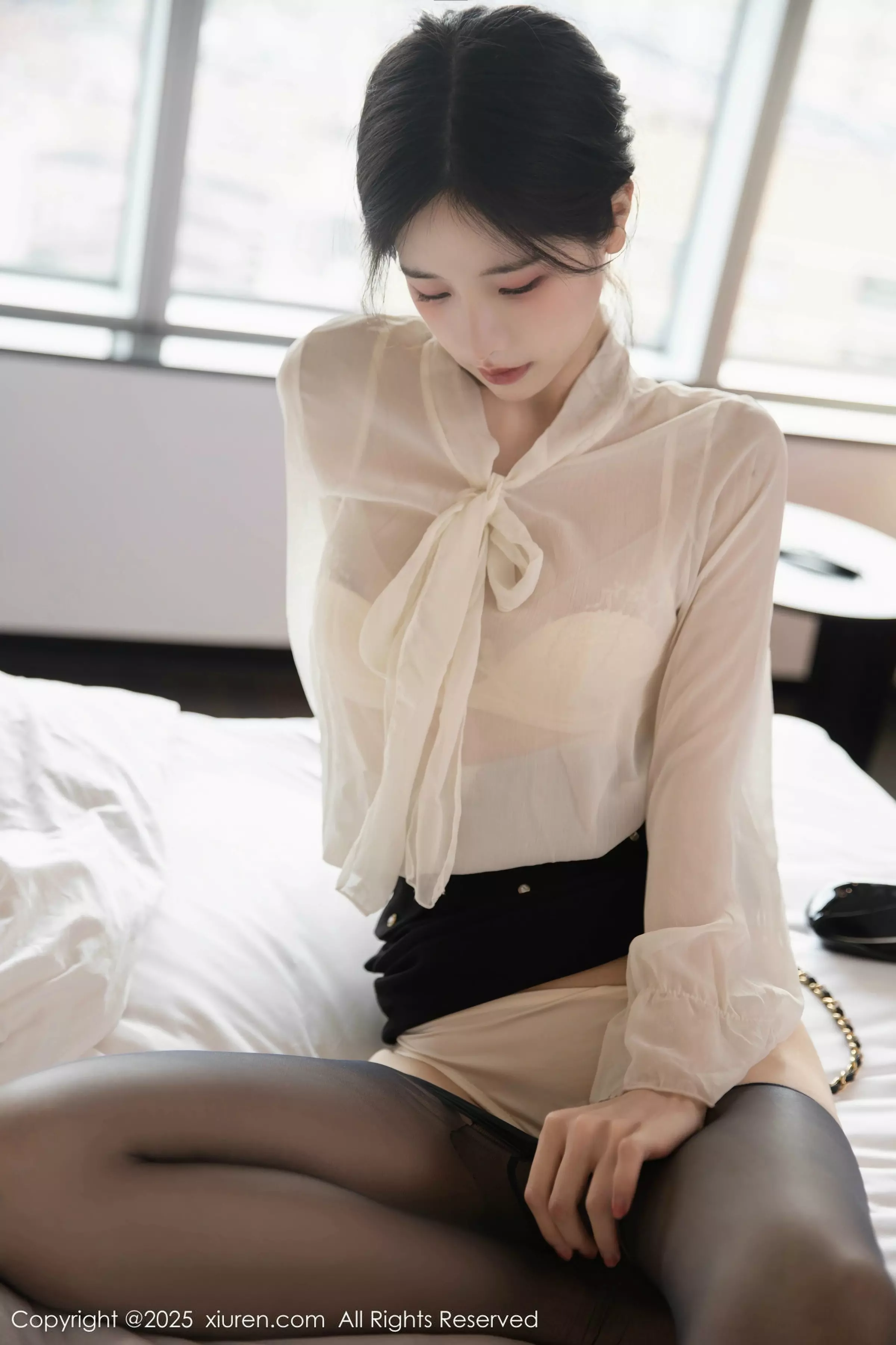 布丁wow性感白色上衣配黑短裙露超薄黑丝秀美腿绝美写真 第 56 张