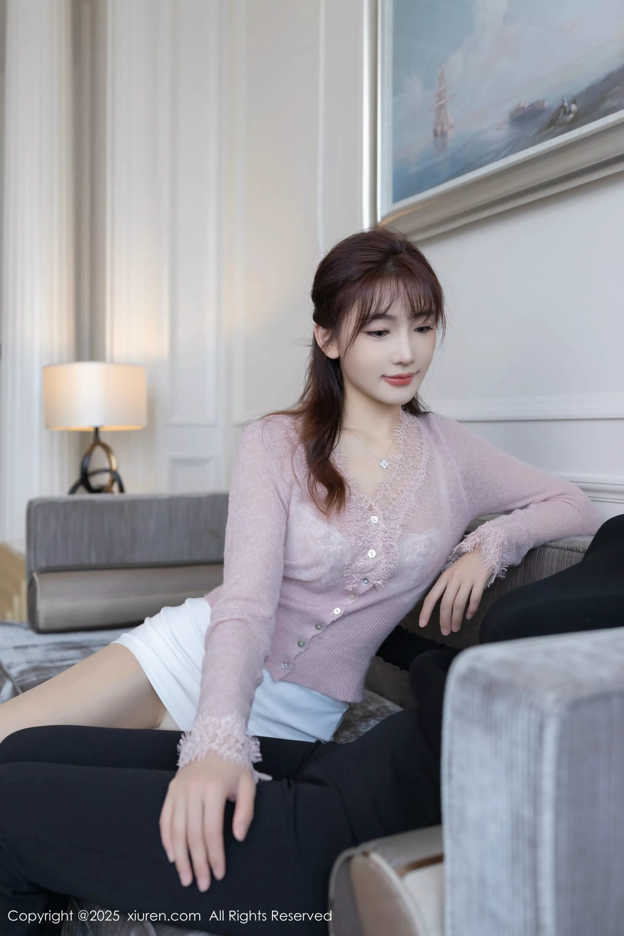 陆萱萱粉色上衣露性感白色内衣配超薄肉丝秀柔美身姿绝美写真 第 3 张