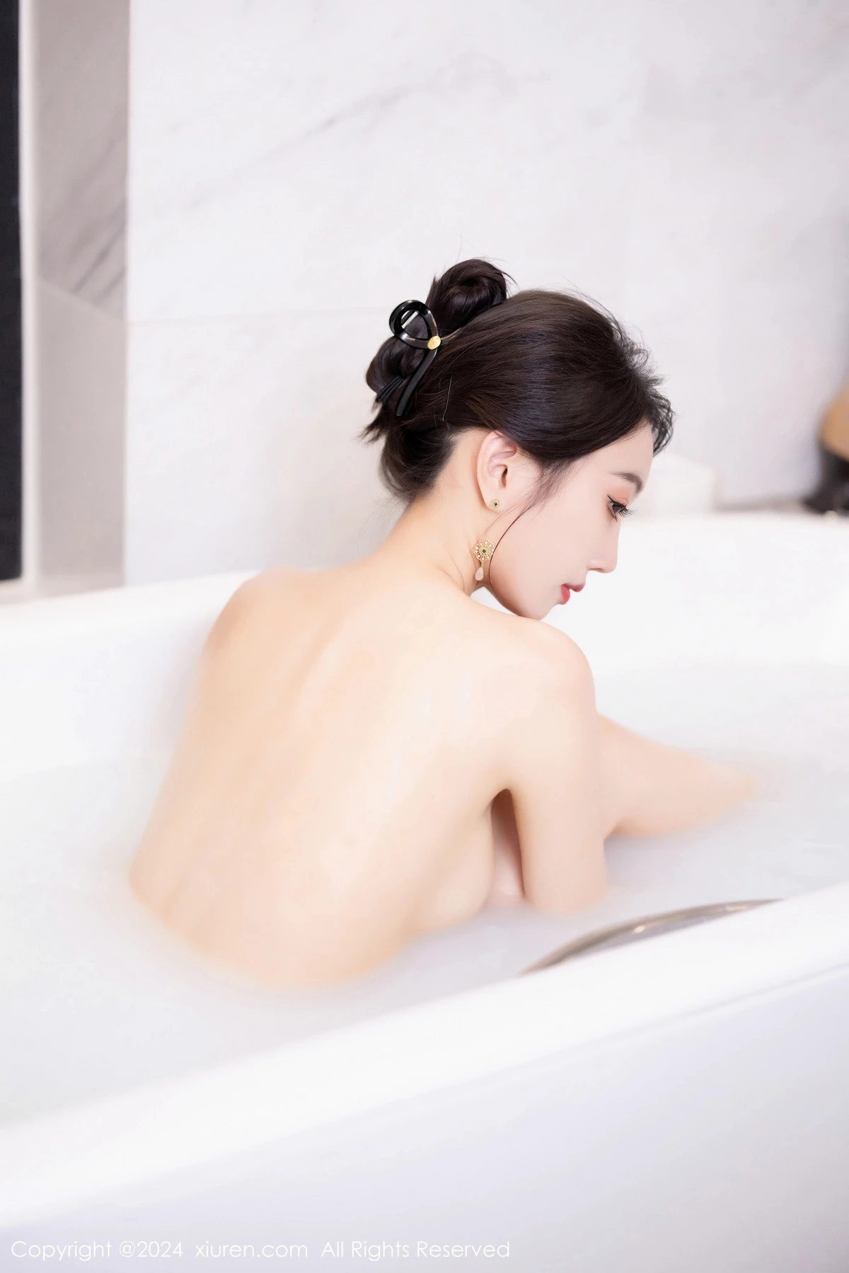 玥儿玥浴室场景性感红色旗袍配开档黑丝秀曼妙身姿绝美写真 第 67 张