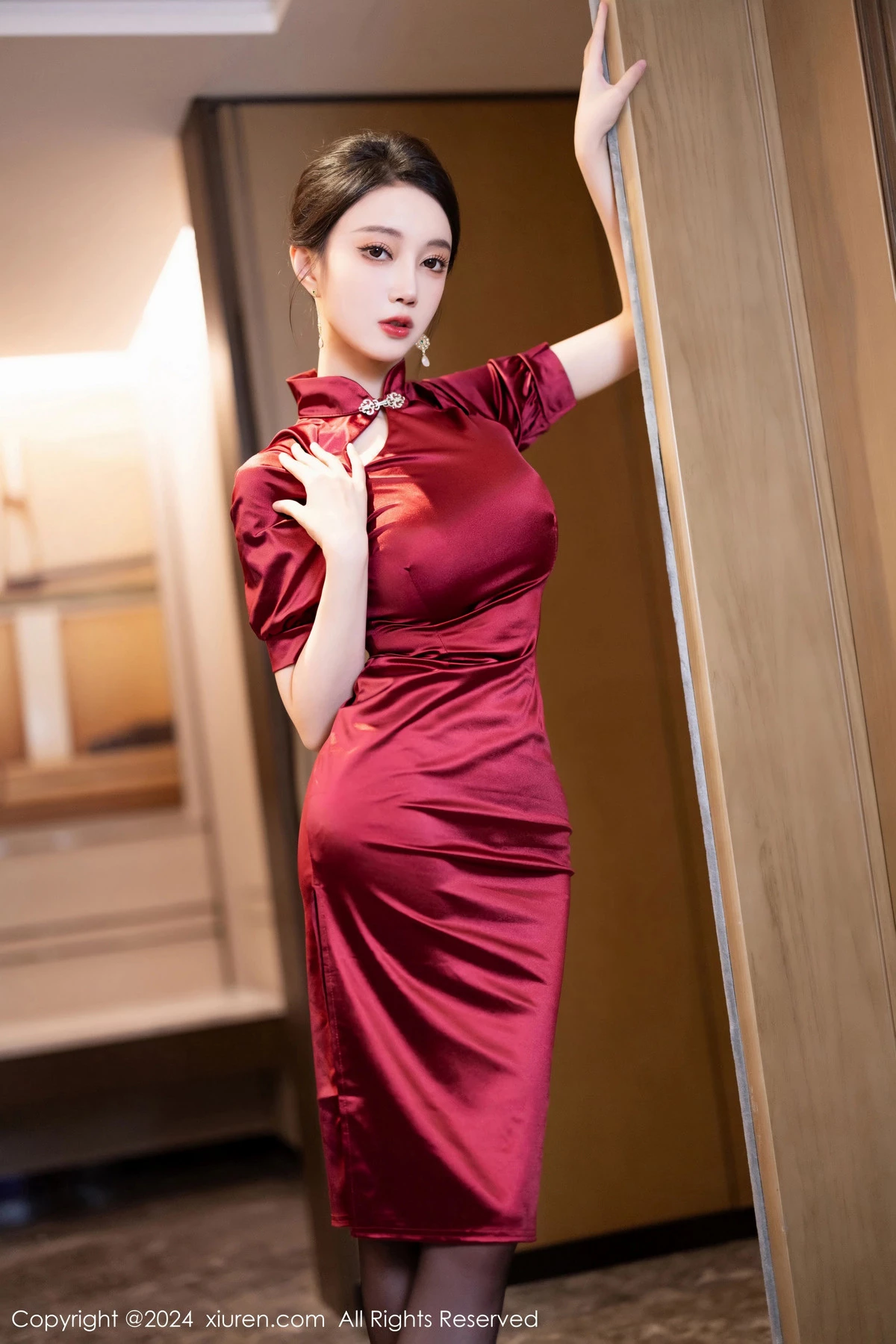 玥儿玥浴室场景性感红色旗袍配开档黑丝秀曼妙身姿绝美写真 第 9 张