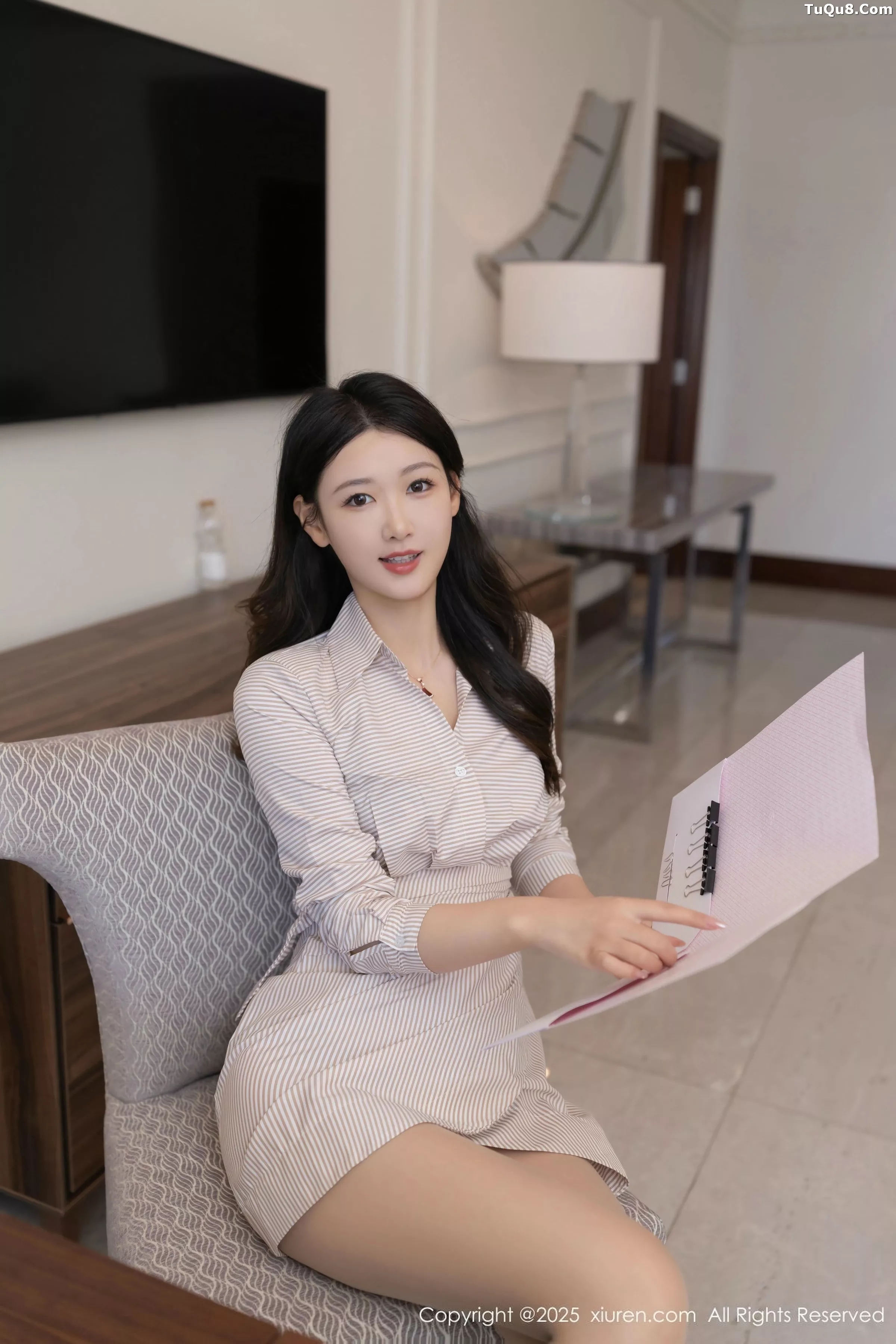唐安琪性感浅色连衣裙露蕾丝内衣配肉丝袜秀曼妙身姿绝美写真 第 7 张