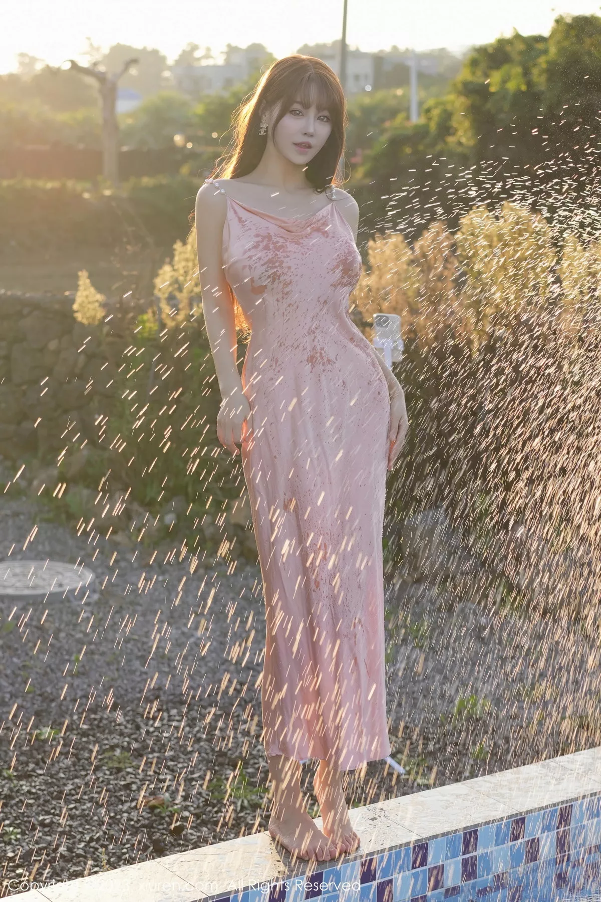 朱可儿Flora性感吊带长裙+粉色情趣服饰秀丰满身材绝美写真 第 18 张