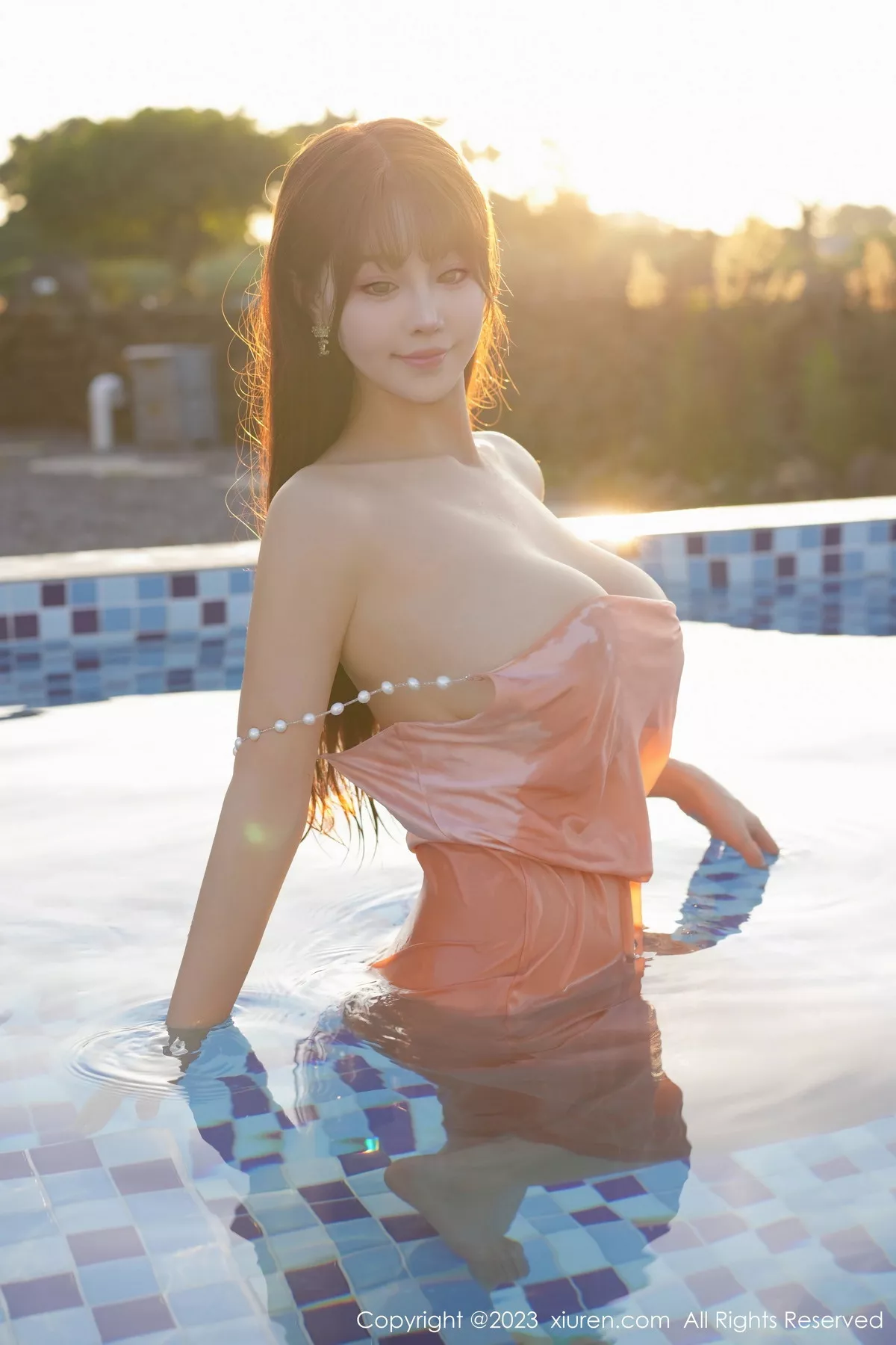 朱可儿Flora性感吊带长裙+粉色情趣服饰秀丰满身材绝美写真 第 36 张