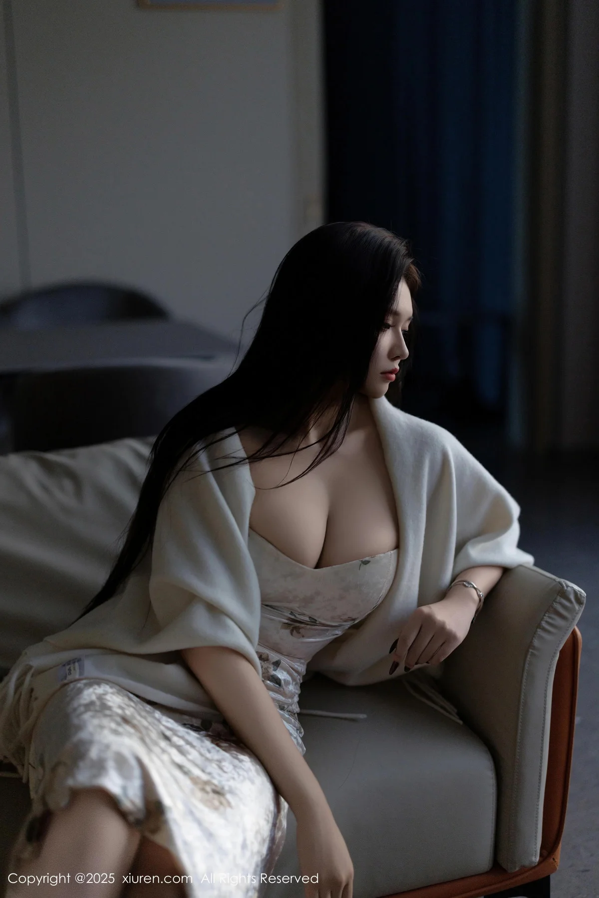 娜比脱连衣短裙露性感蓝色内衣配超薄肉丝秀凹凸身材绝美写真 第 1 张