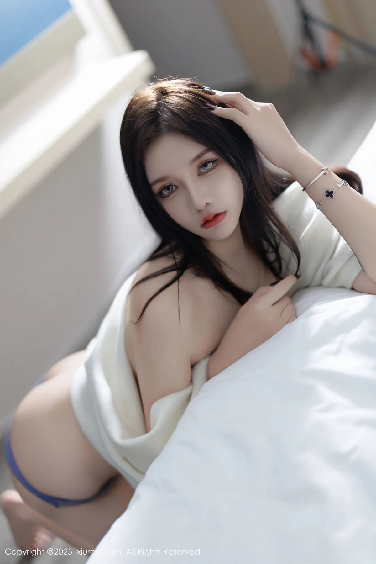 娜比脱连衣短裙露性感蓝色内衣配超薄肉丝秀凹凸身材绝美写真 第 137 张