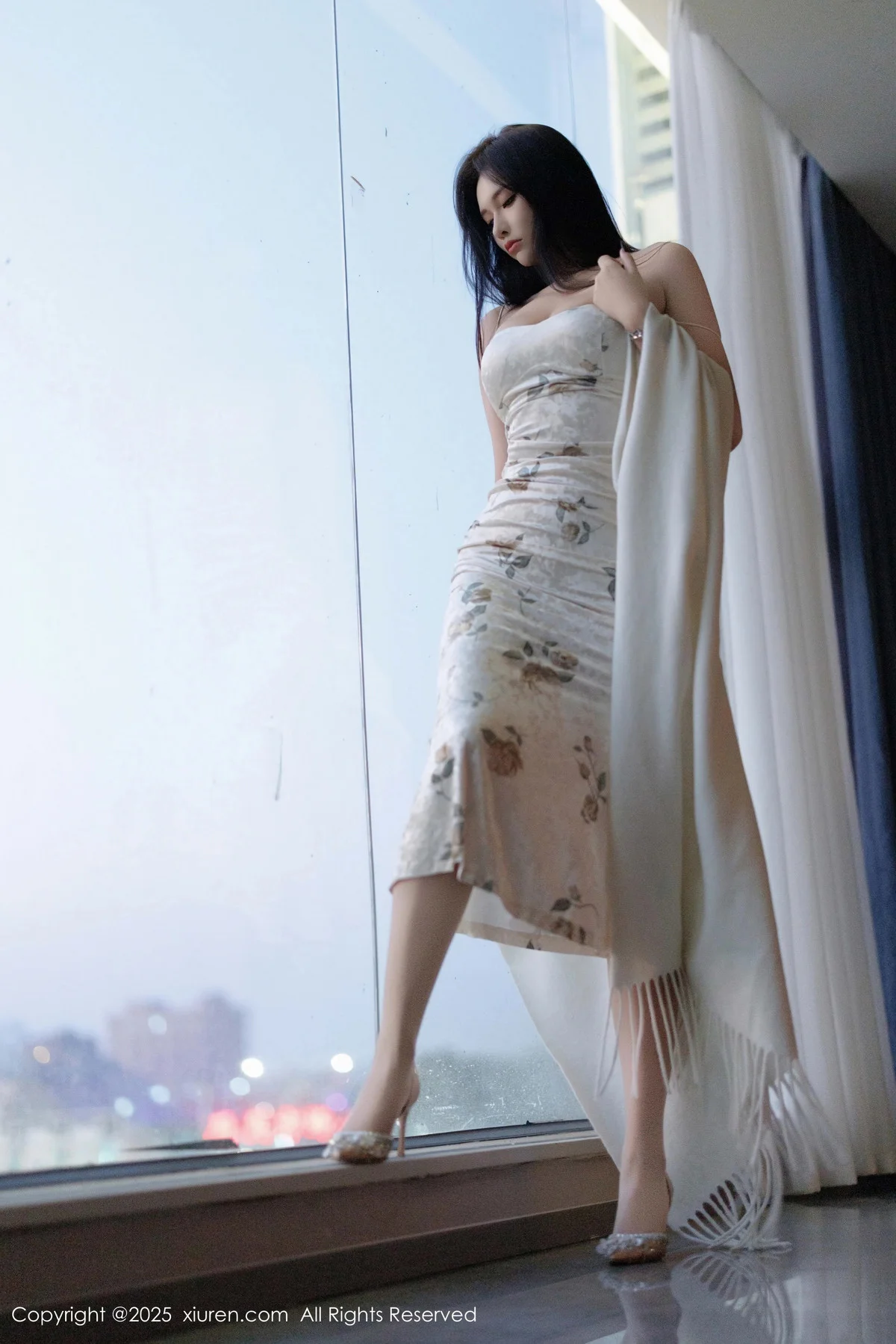 娜比脱连衣短裙露性感蓝色内衣配超薄肉丝秀凹凸身材绝美写真 第 69 张