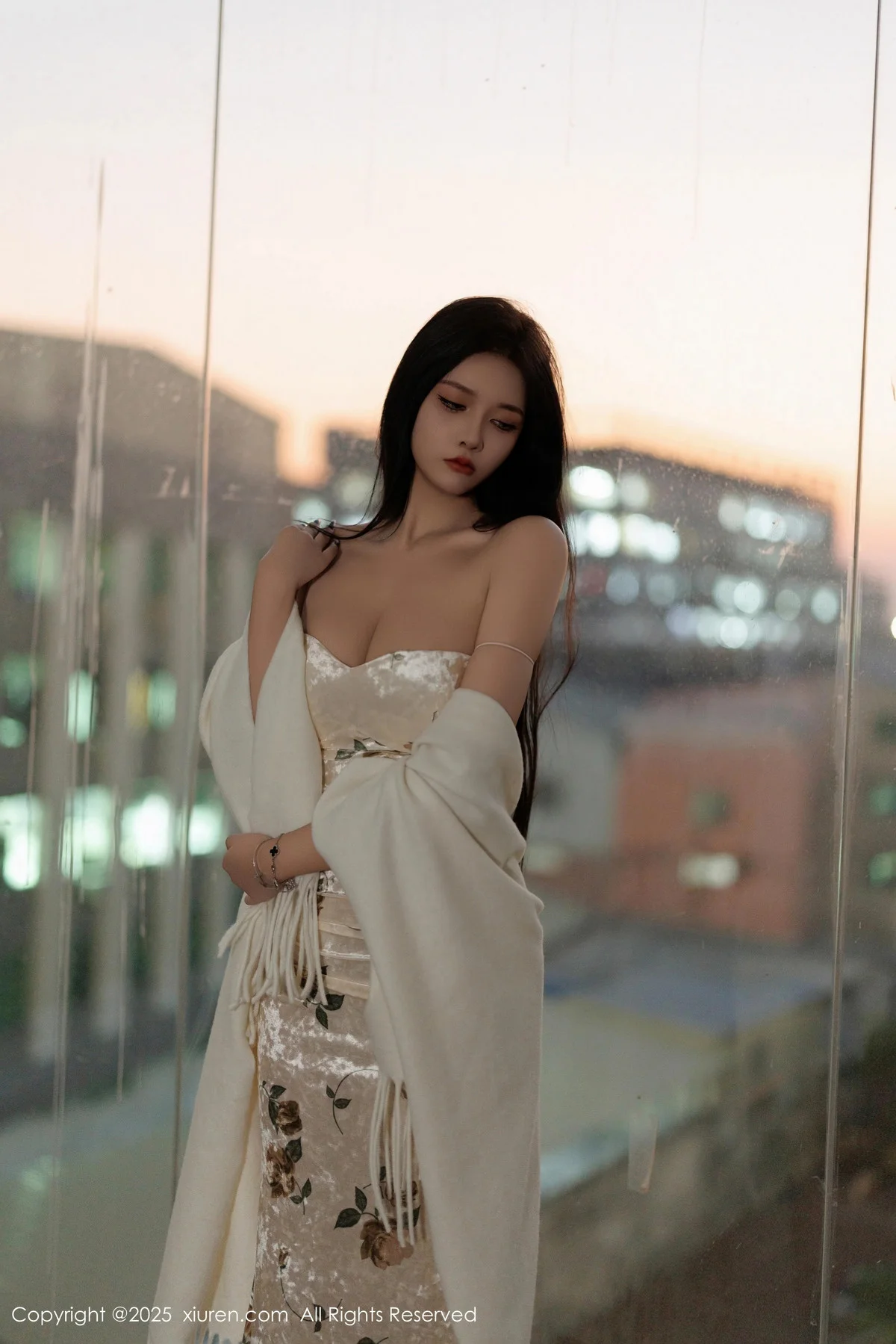 娜比脱连衣短裙露性感蓝色内衣配超薄肉丝秀凹凸身材绝美写真 第 76 张