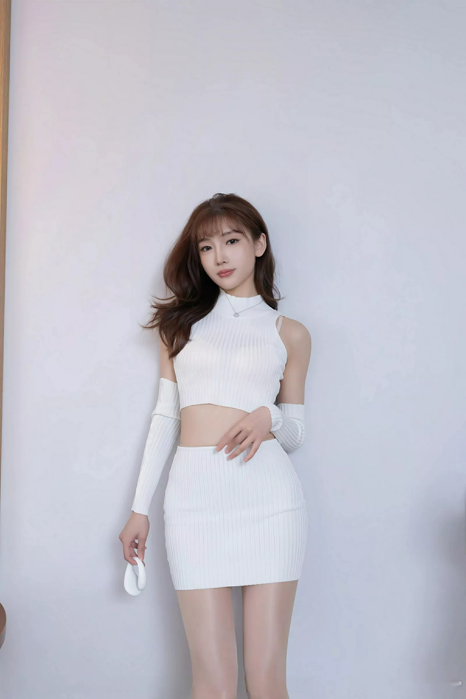 陆萱萱性感白色短裙套装配超薄肉丝秀柔美身姿绝美写真 第 25 张