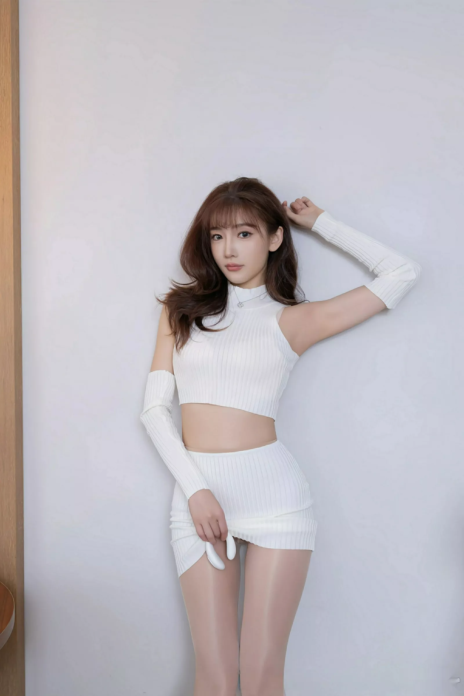 陆萱萱性感白色短裙套装配超薄肉丝秀柔美身姿绝美写真 第 6 张