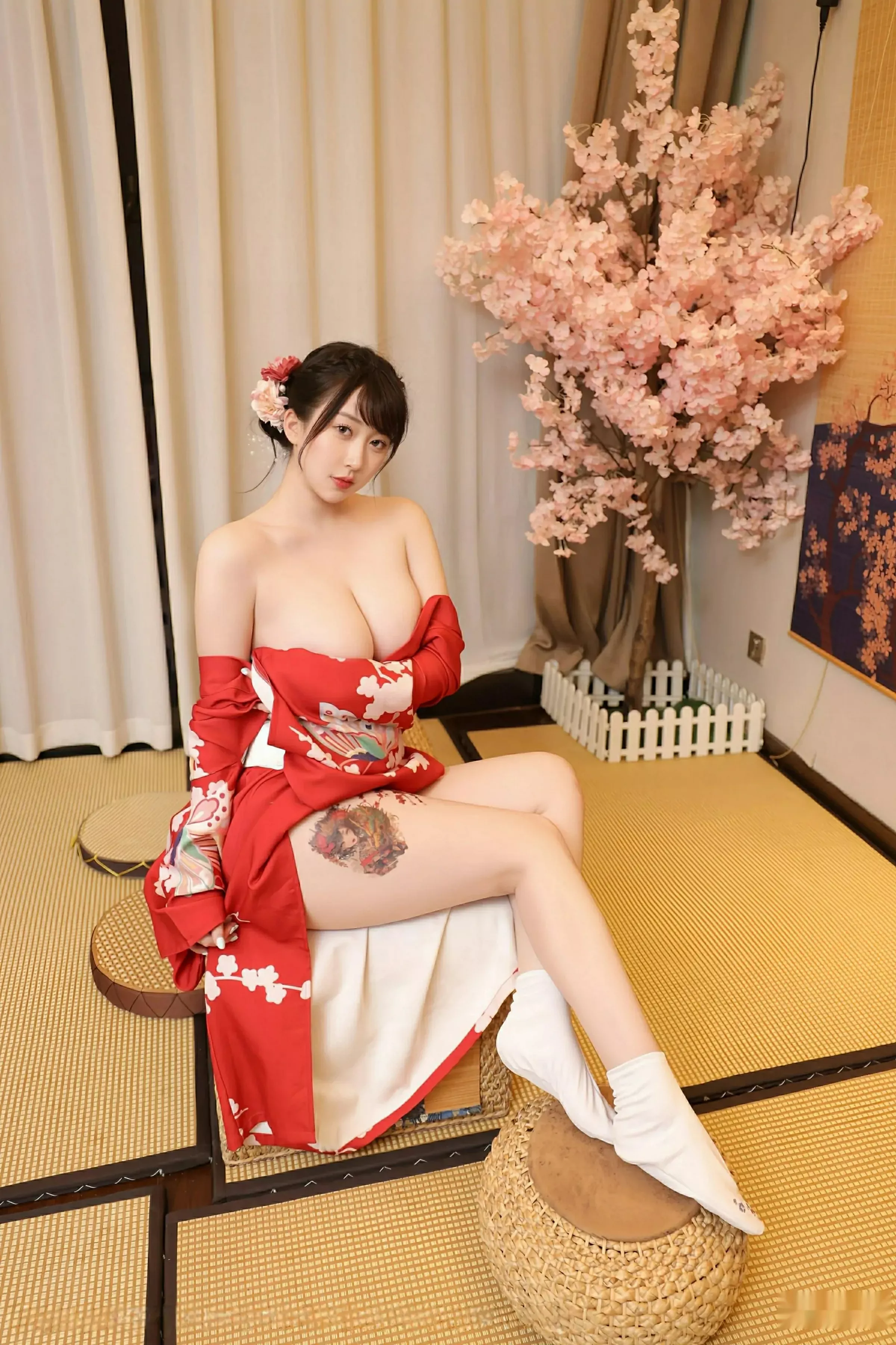 李沁恩lrene性感日系风红色服饰半脱秀丰腴身材惹火绝美写真 第 47 张