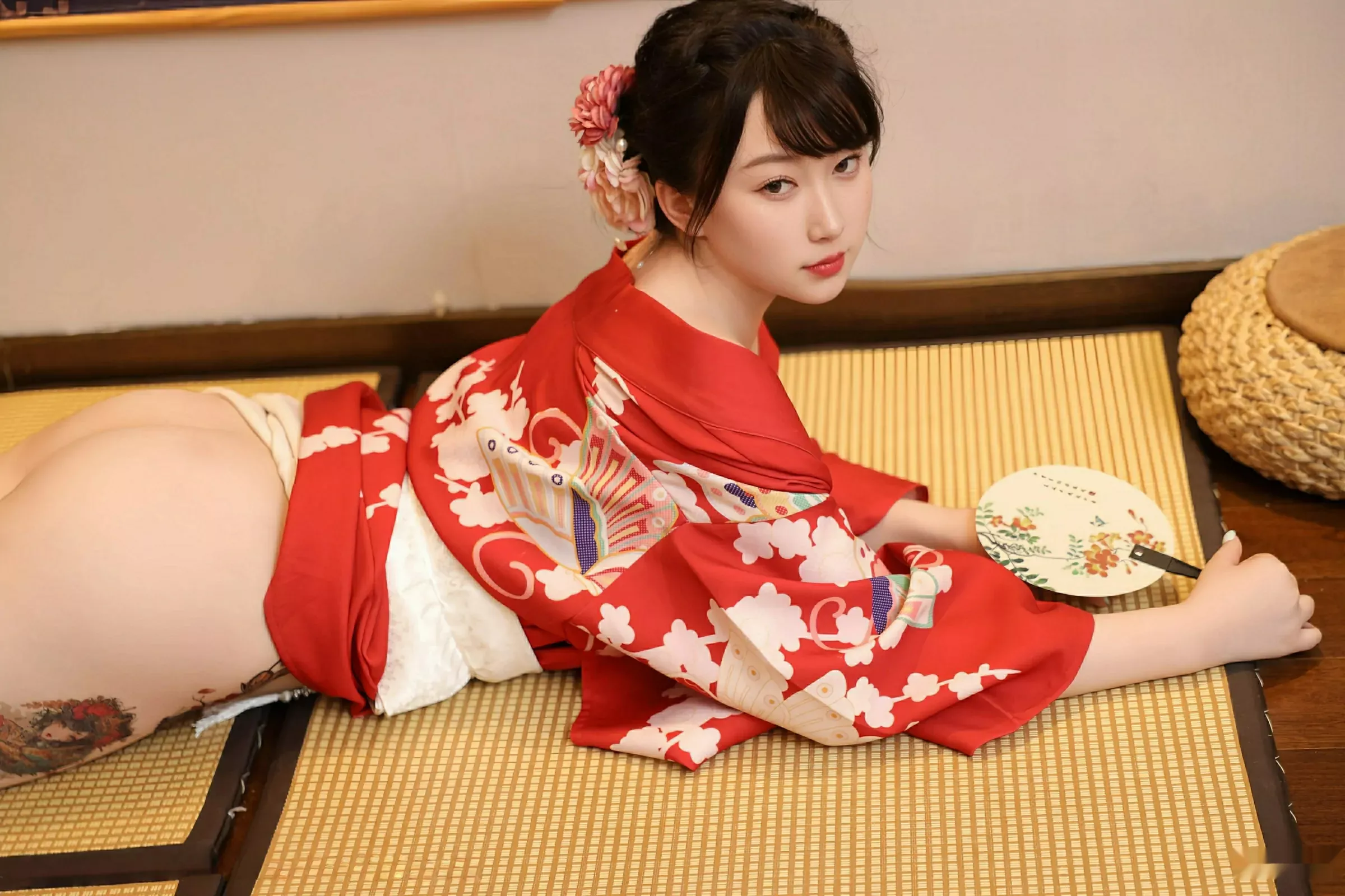 李沁恩lrene性感日系风红色服饰半脱秀丰腴身材惹火绝美写真 第 90 张