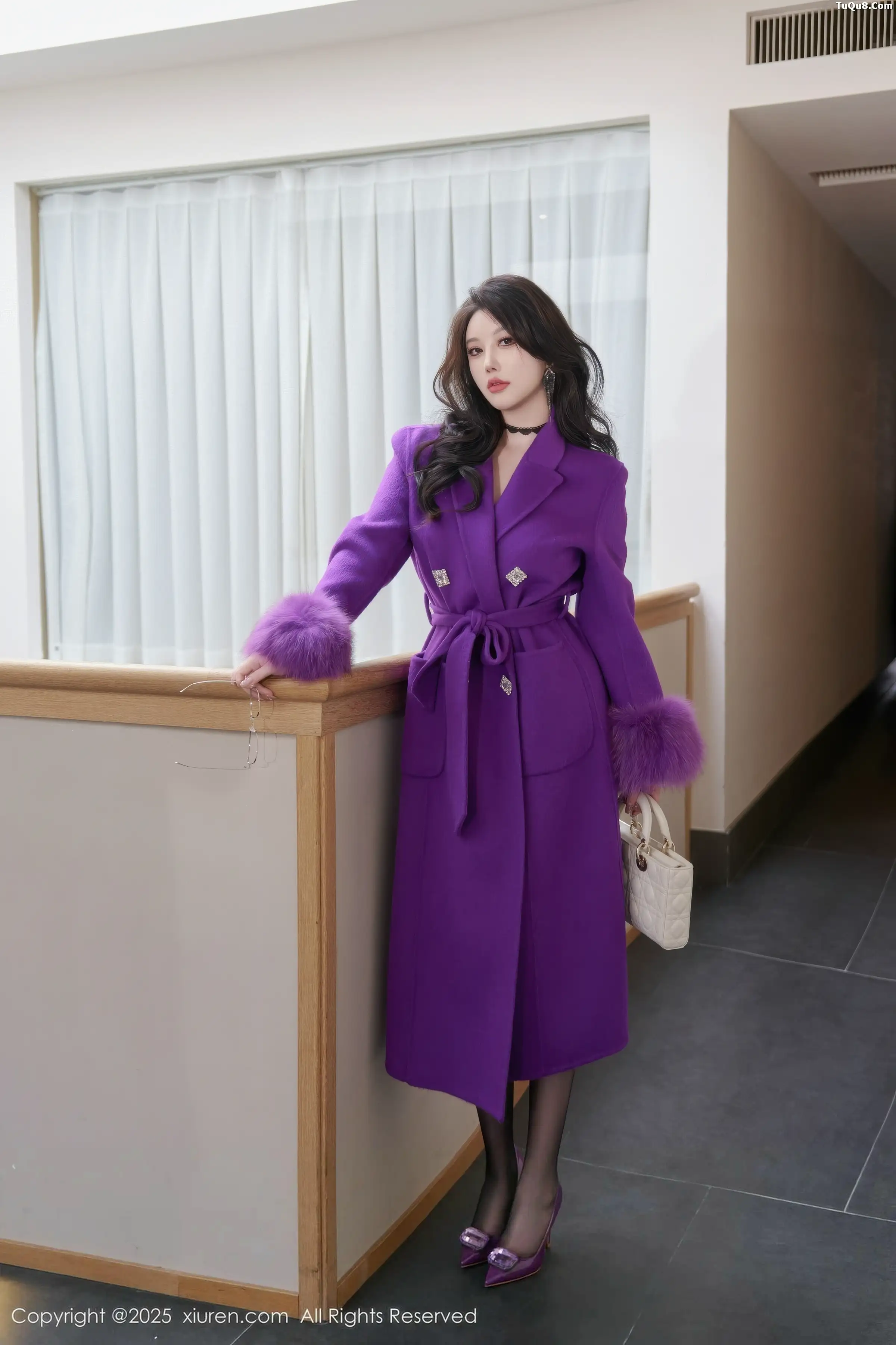 CHENCHEN.性感黑色情趣内衣配黑丝袜秀丰腴身材绝美写真 第 3 张