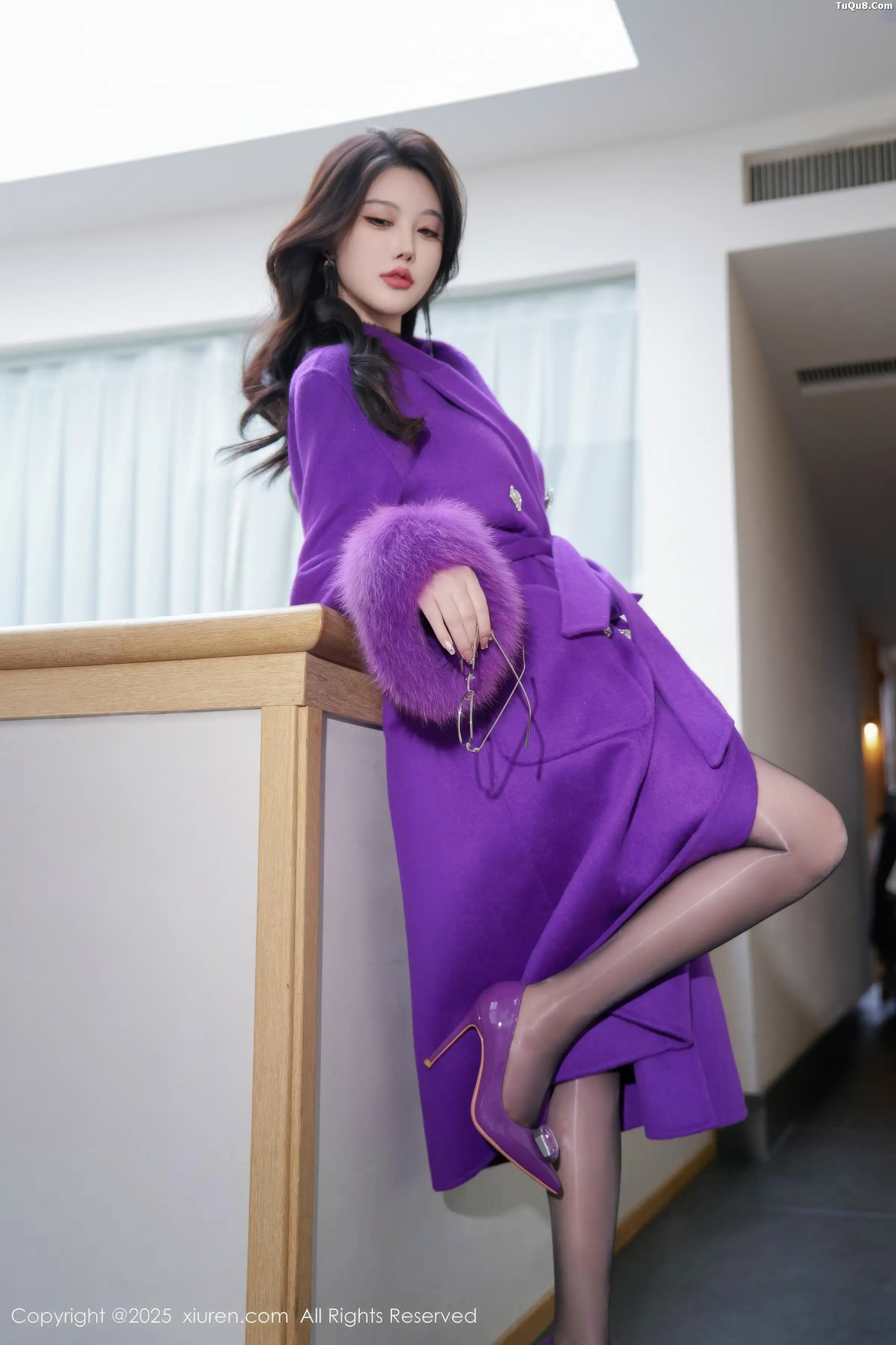 CHENCHEN.性感黑色情趣内衣配黑丝袜秀丰腴身材绝美写真 第 5 张