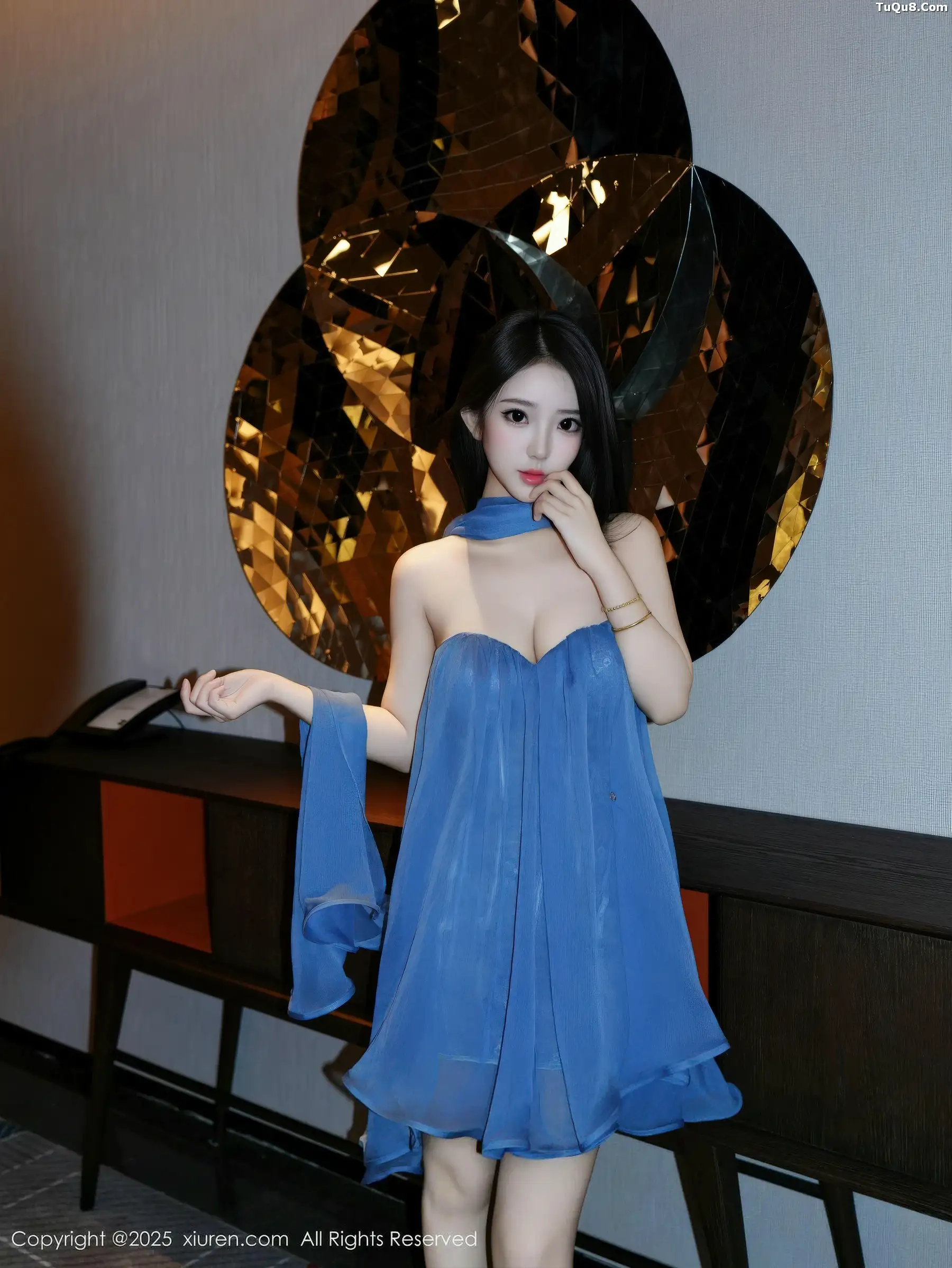烧烧小桃蓝色连衣短裙+白色碎花连衣裙秀曼妙身材绝美写真 第 38 张