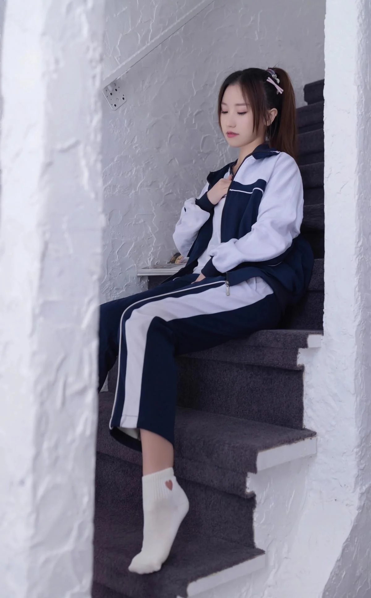 杏子Yada脱普蓝色学妹制服露白色内衣秀曼妙身姿绝美写真 第 16 张