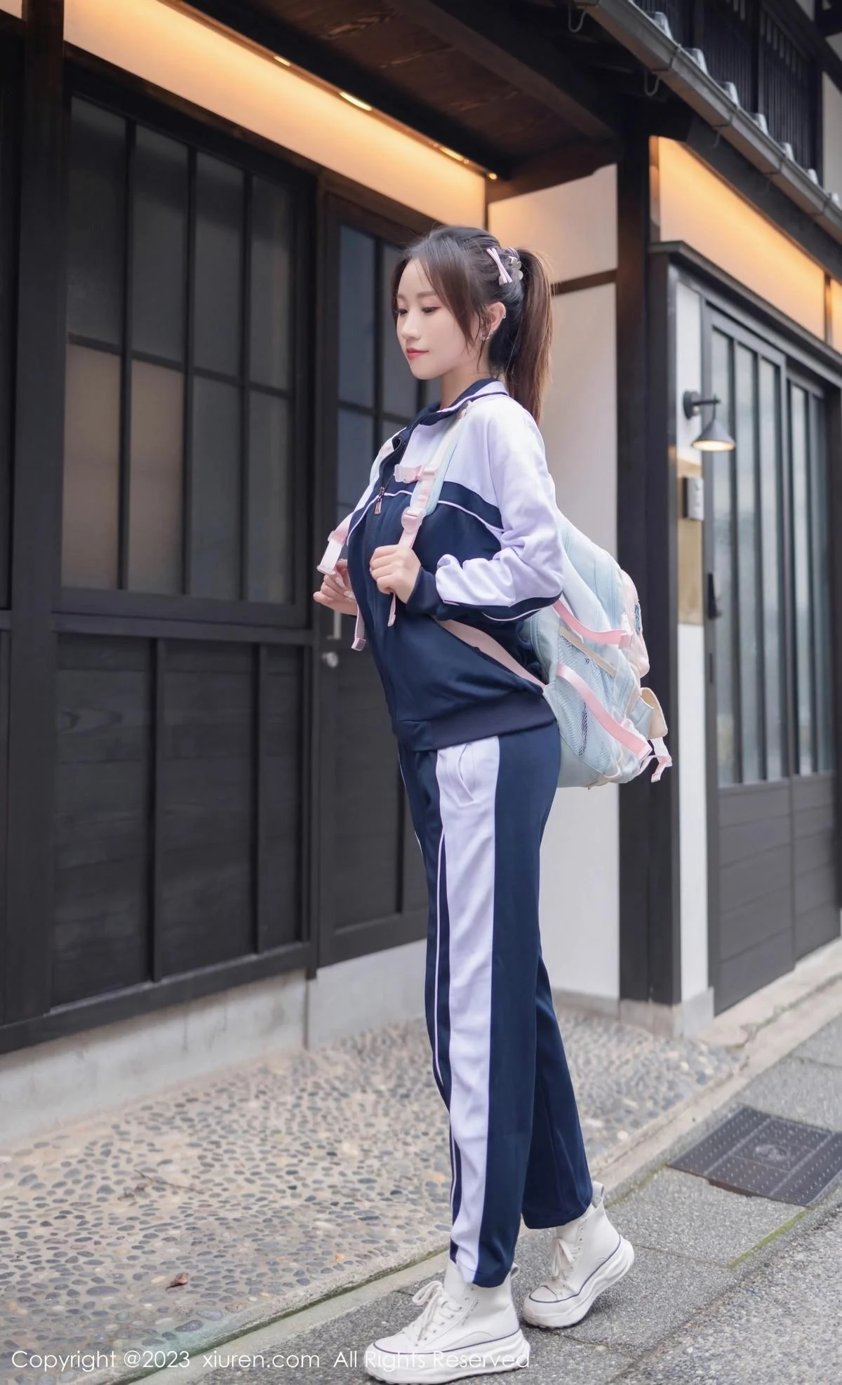 杏子Yada脱普蓝色学妹制服露白色内衣秀曼妙身姿绝美写真 第 2 张