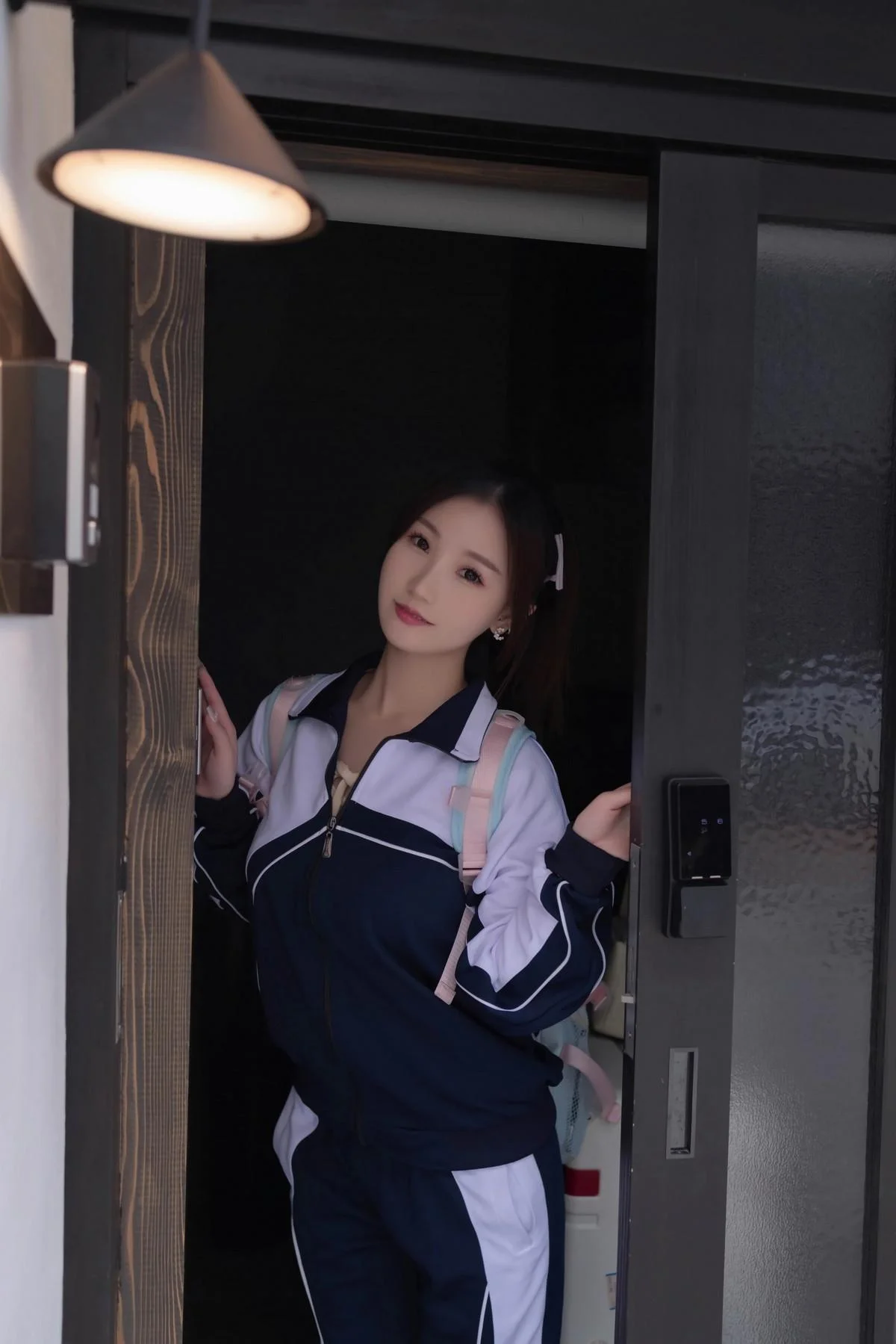 杏子Yada脱普蓝色学妹制服露白色内衣秀曼妙身姿绝美写真 第 5 张