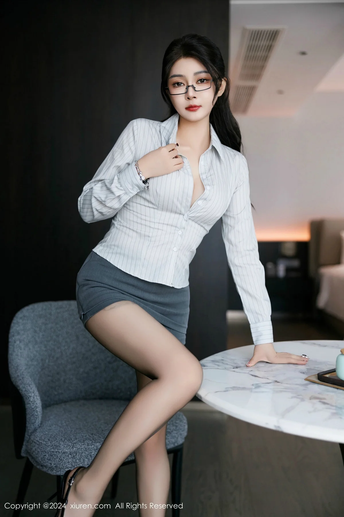 凯竹Quinn浅色OL服饰露性感内衣配黑丝袜秀丰腴身姿绝美写真 第 34 张