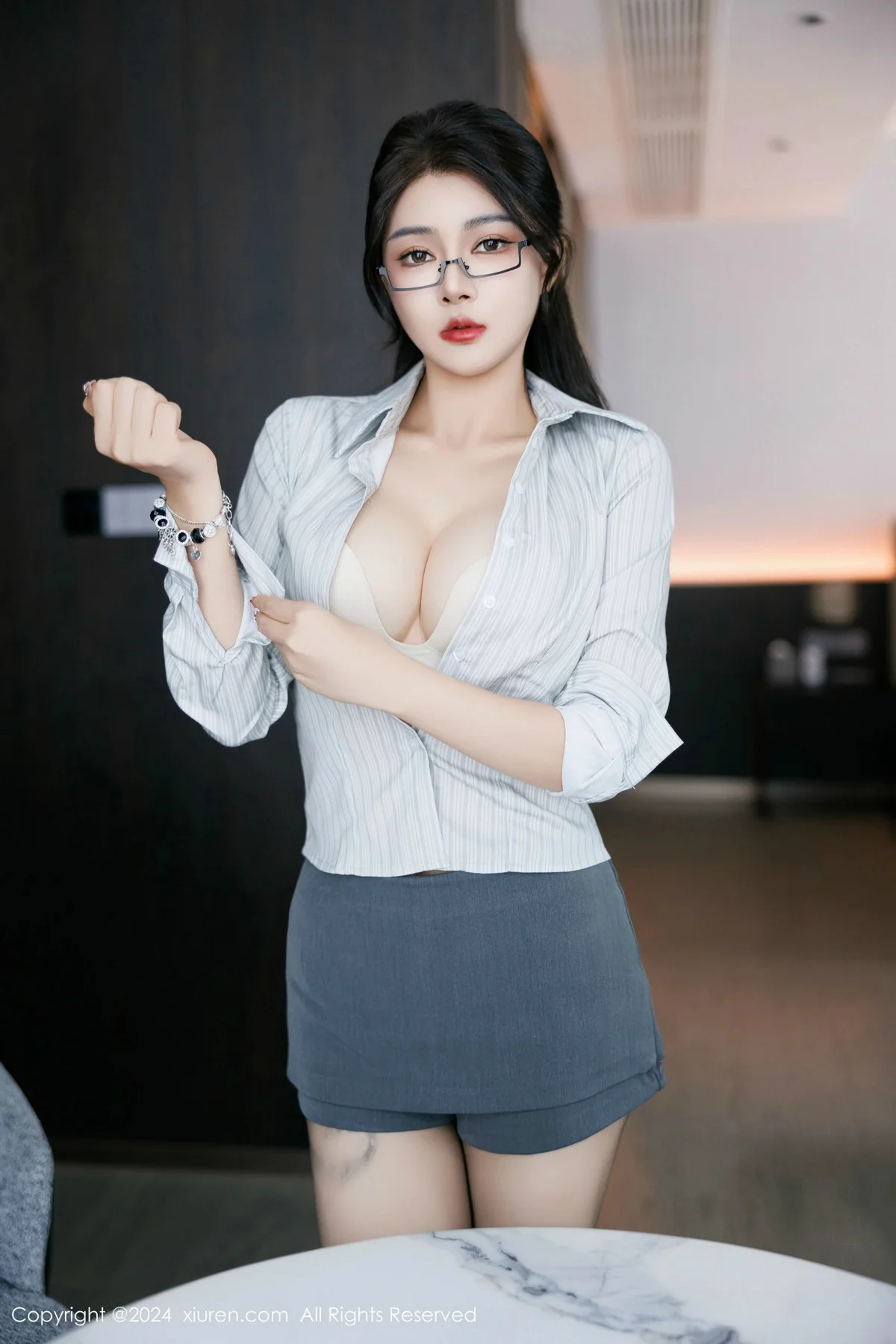 凯竹Quinn浅色OL服饰露性感内衣配黑丝袜秀丰腴身姿绝美写真 第 63 张