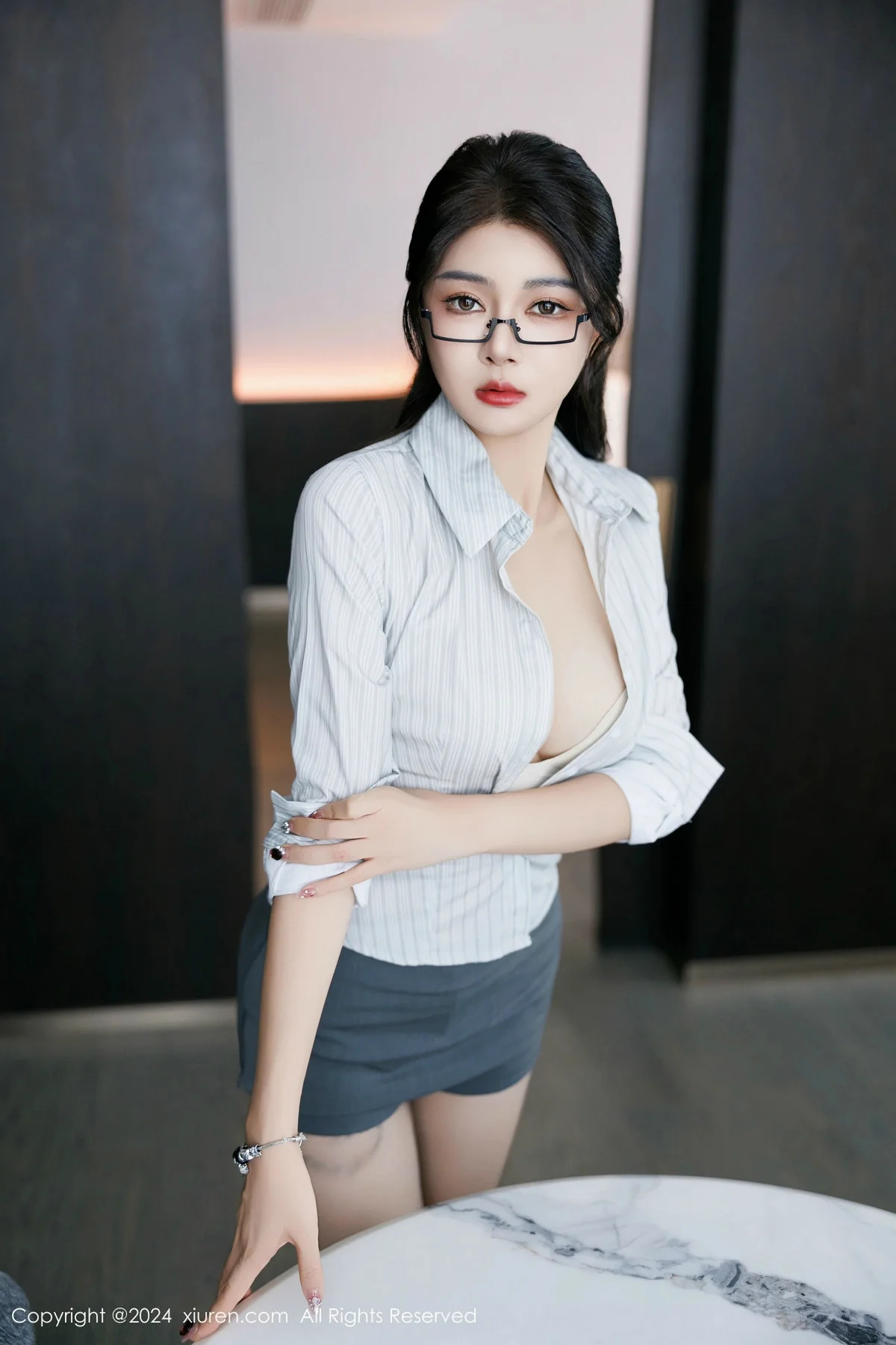 凯竹Quinn浅色OL服饰露性感内衣配黑丝袜秀丰腴身姿绝美写真 第 65 张