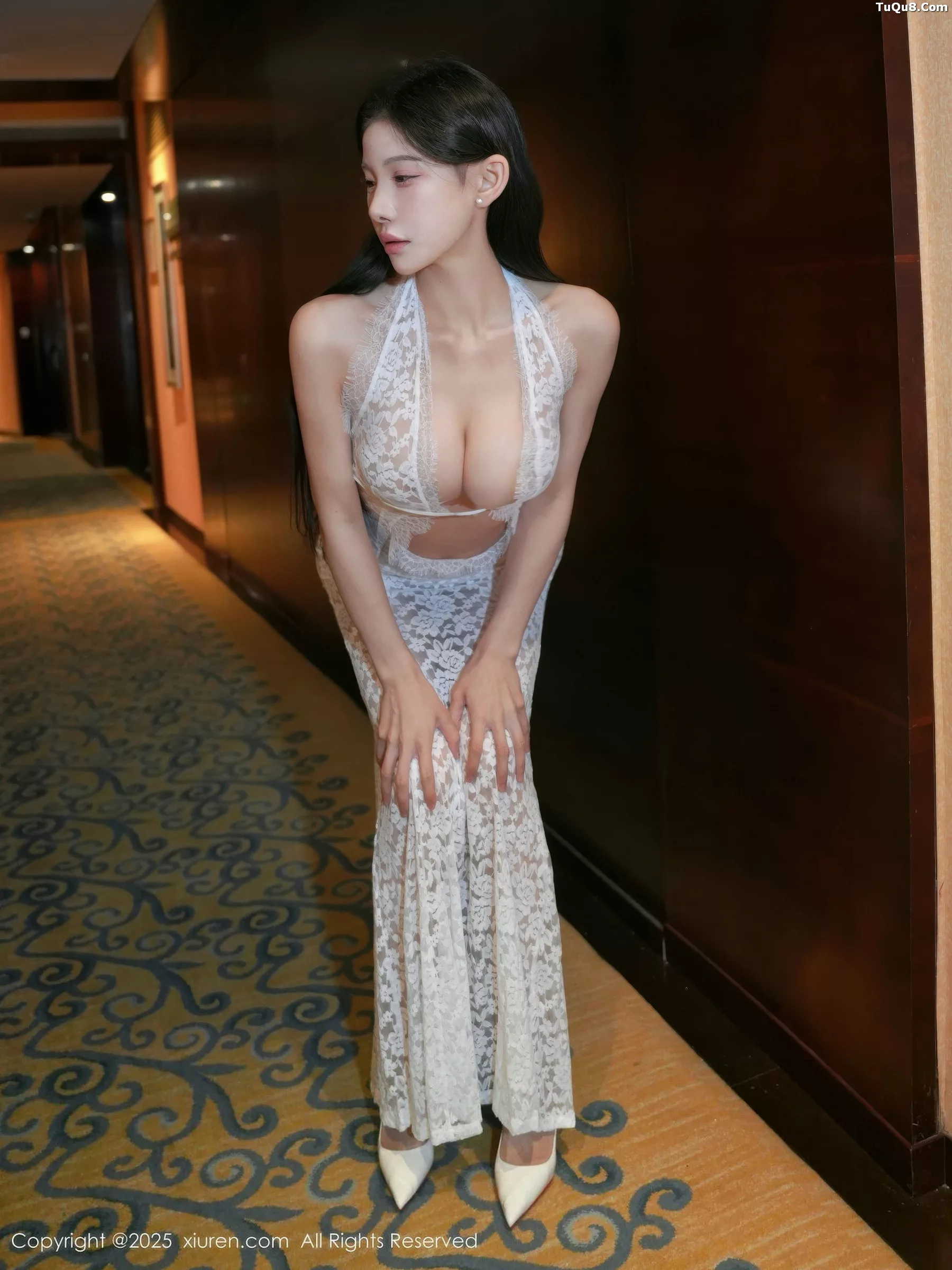 梨霜儿性感白色蕾丝长裙配开档肉丝秀丰腴身材迷人绝美写真 第 19 张