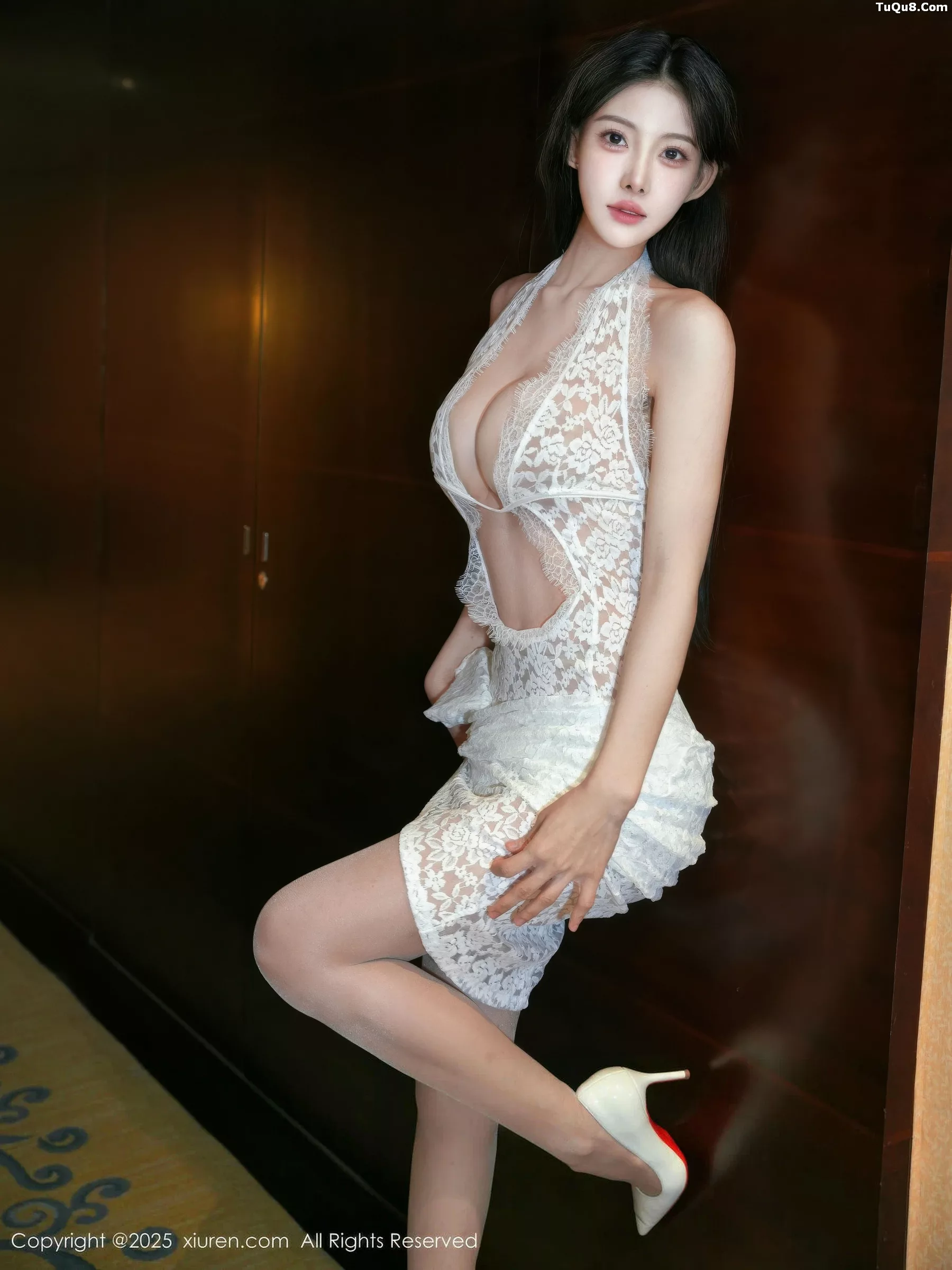 梨霜儿性感白色蕾丝长裙配开档肉丝秀丰腴身材迷人绝美写真 第 33 张