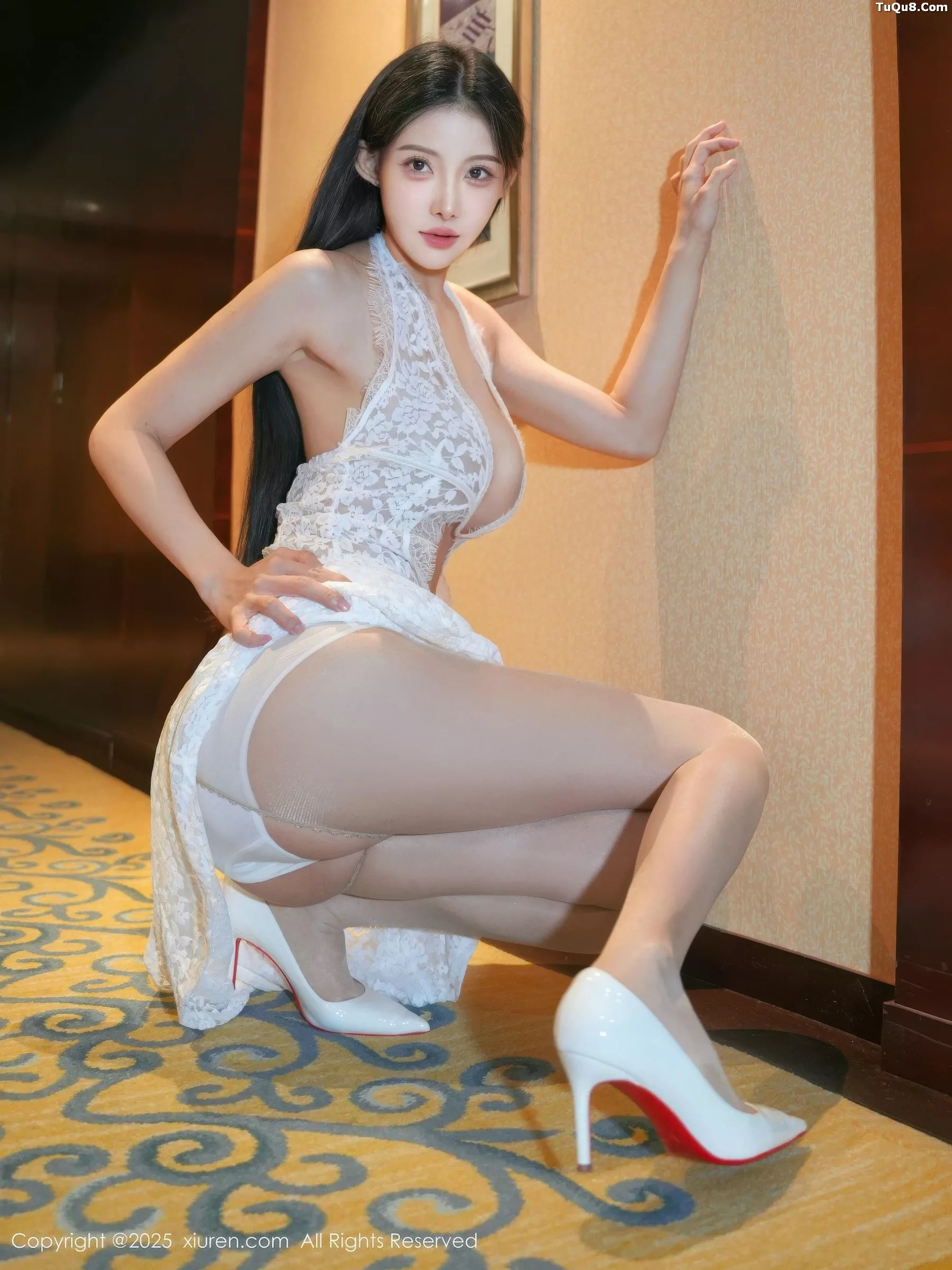 梨霜儿性感白色蕾丝长裙配开档肉丝秀丰腴身材迷人绝美写真 第 39 张